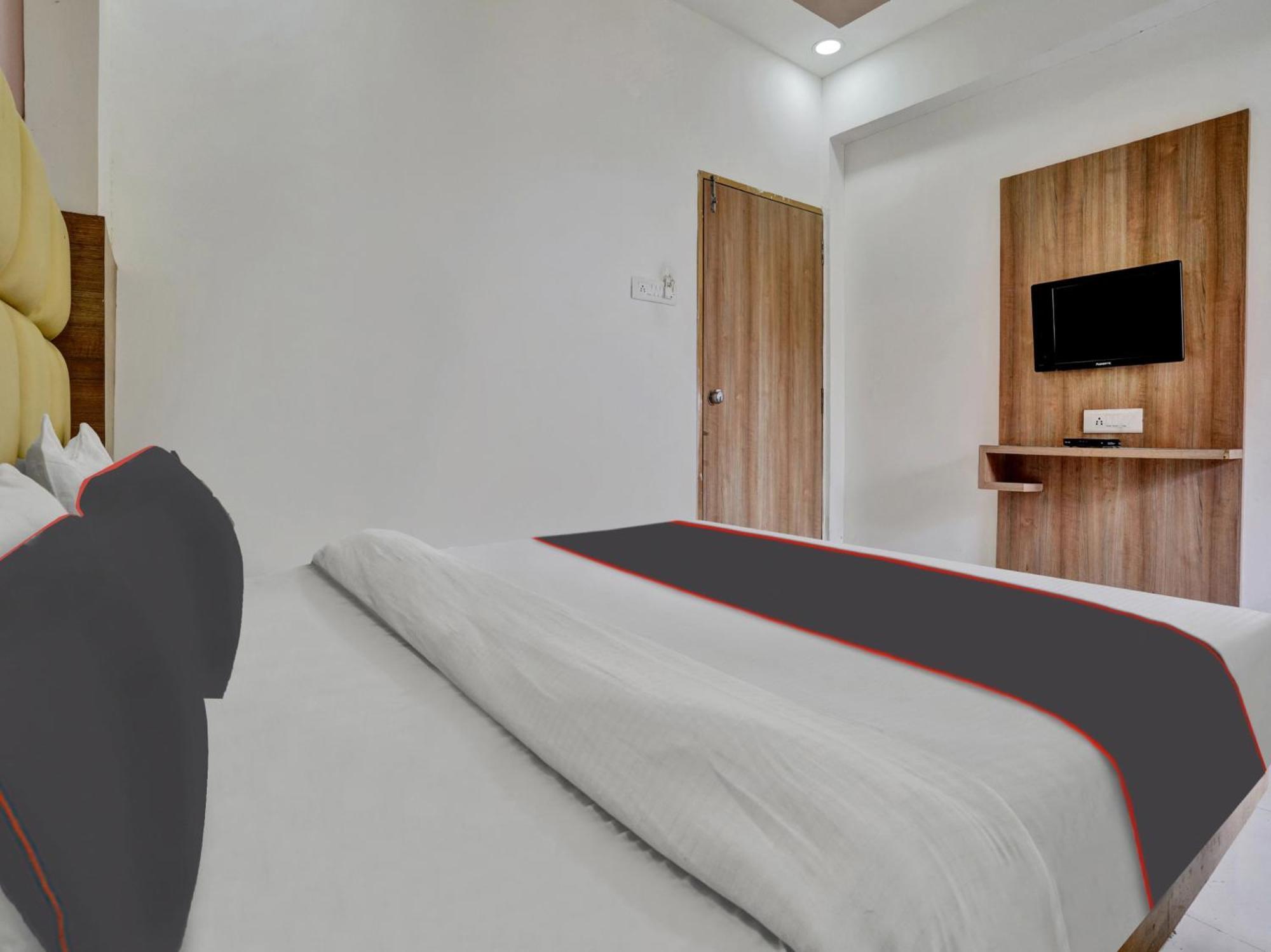 Hotel O Nik Palace Naroda