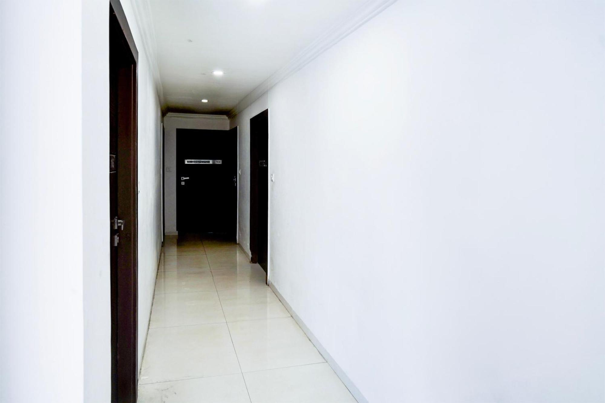 Hotel Super Collection O Maninagar Formerly Park Land Ahmedabad