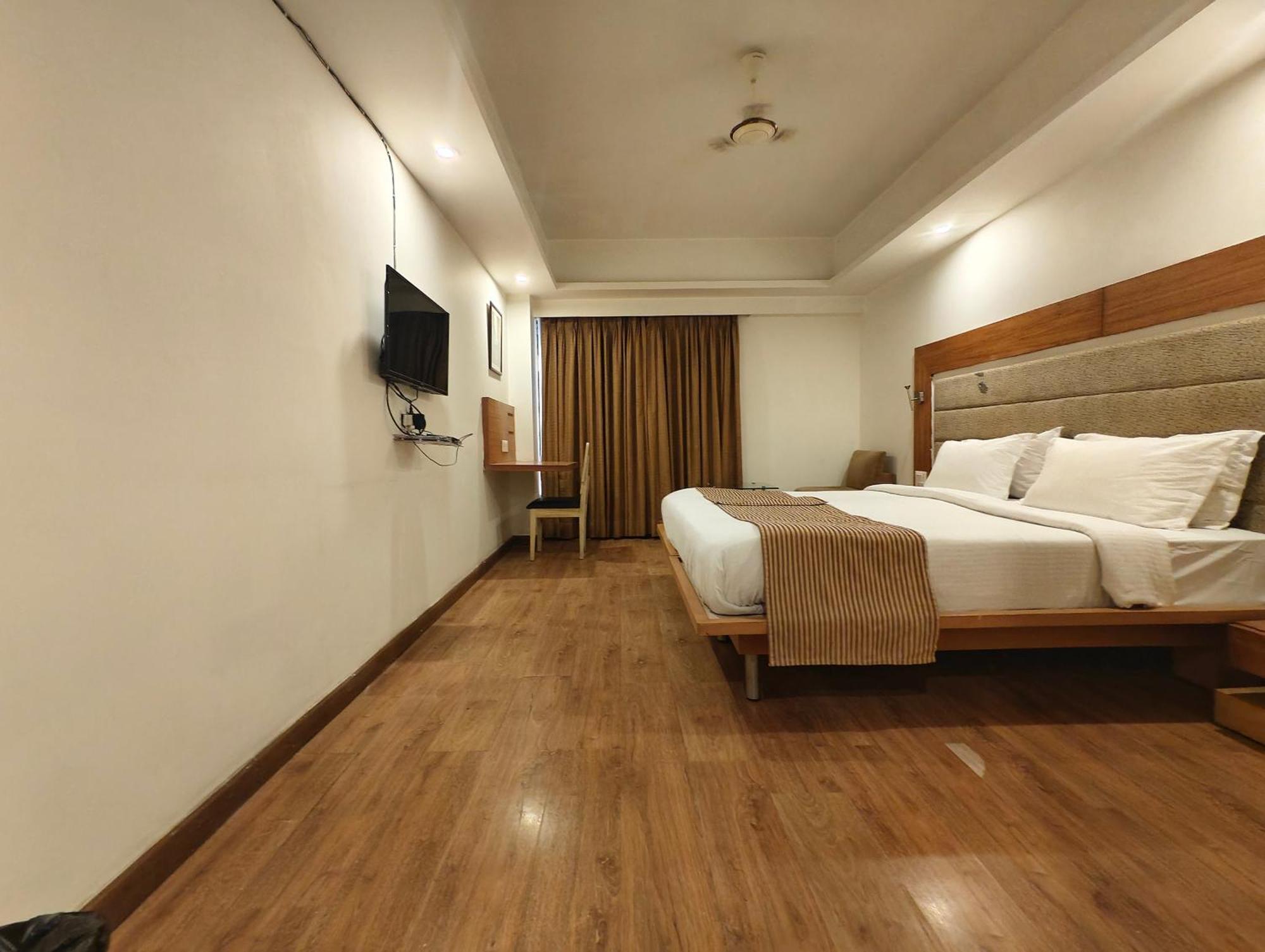 Hotel The Sky Comfort, Vejalpur