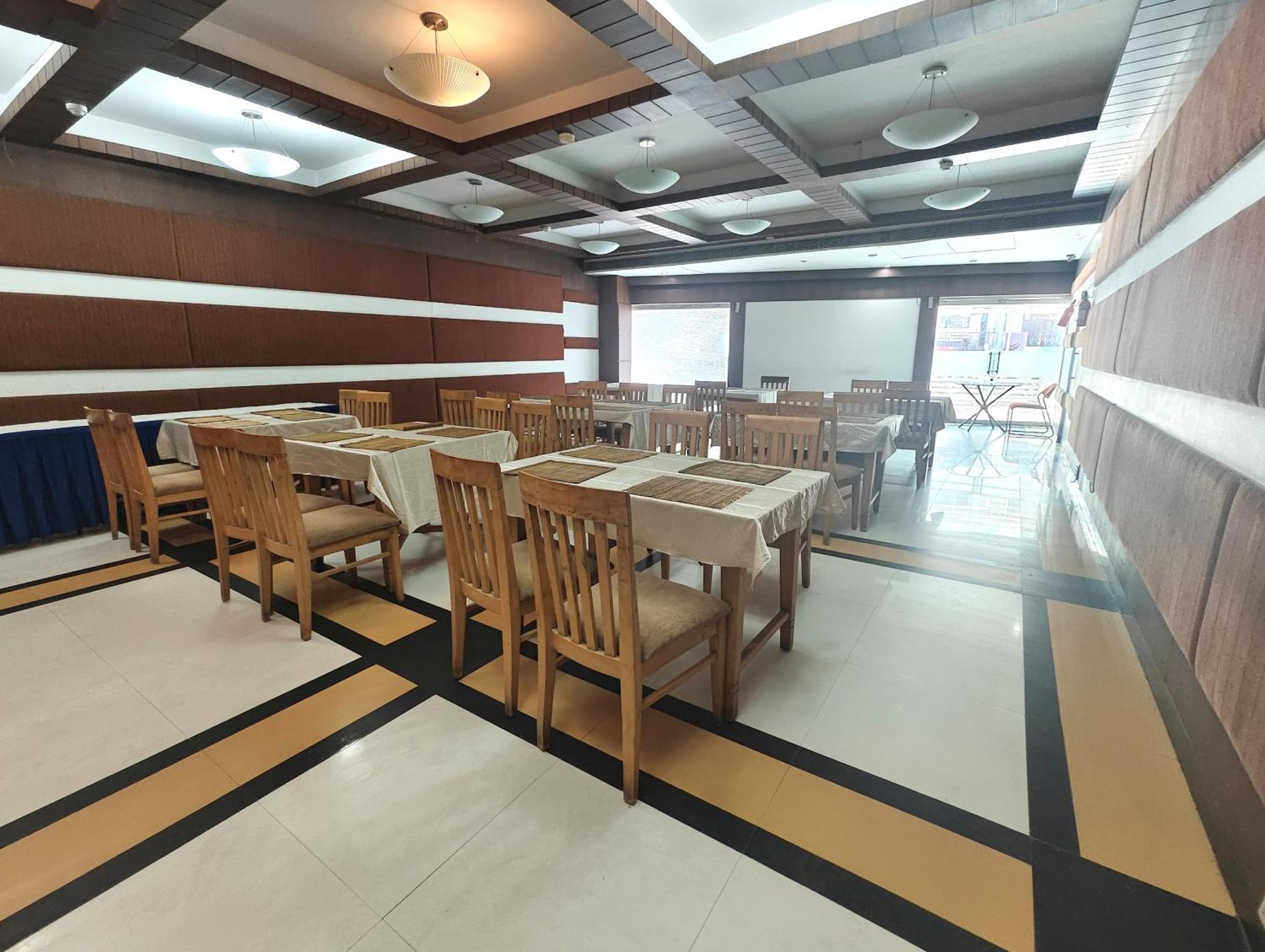 The Sky Comfort, Vejalpur Hotel 3*