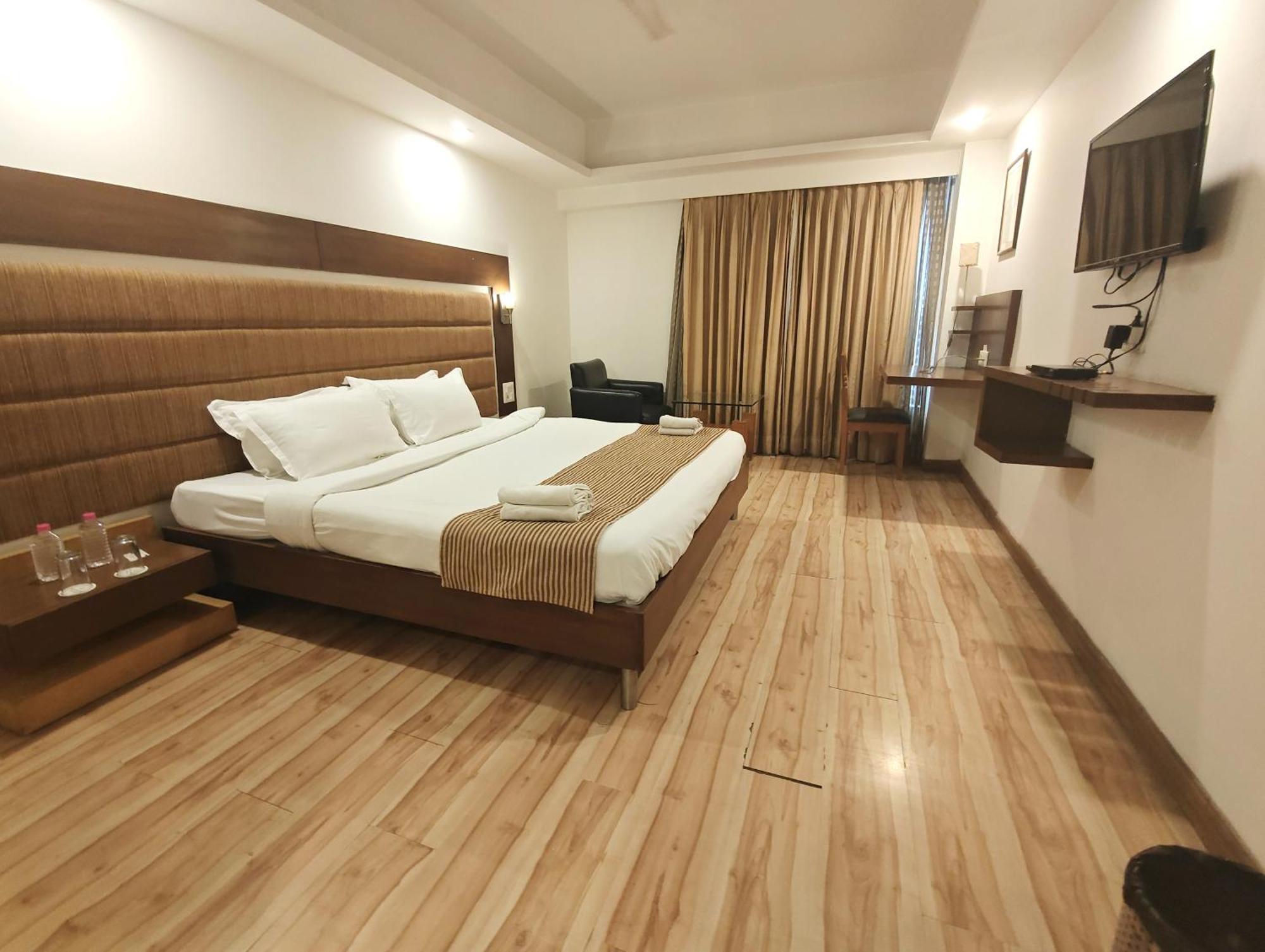 Hotel The Sky Comfort, Vejalpur