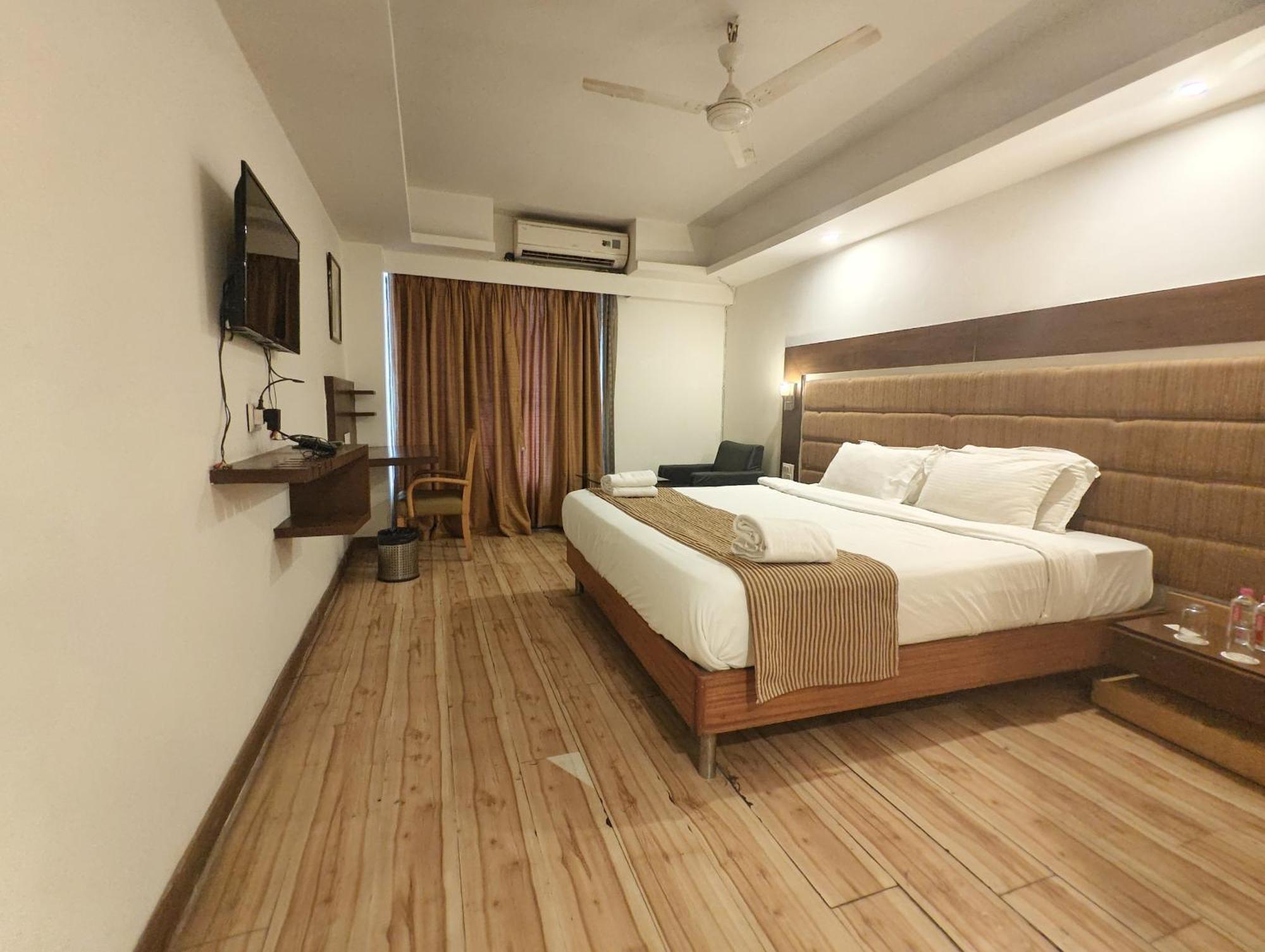 The Sky Comfort, Vejalpur Hotel