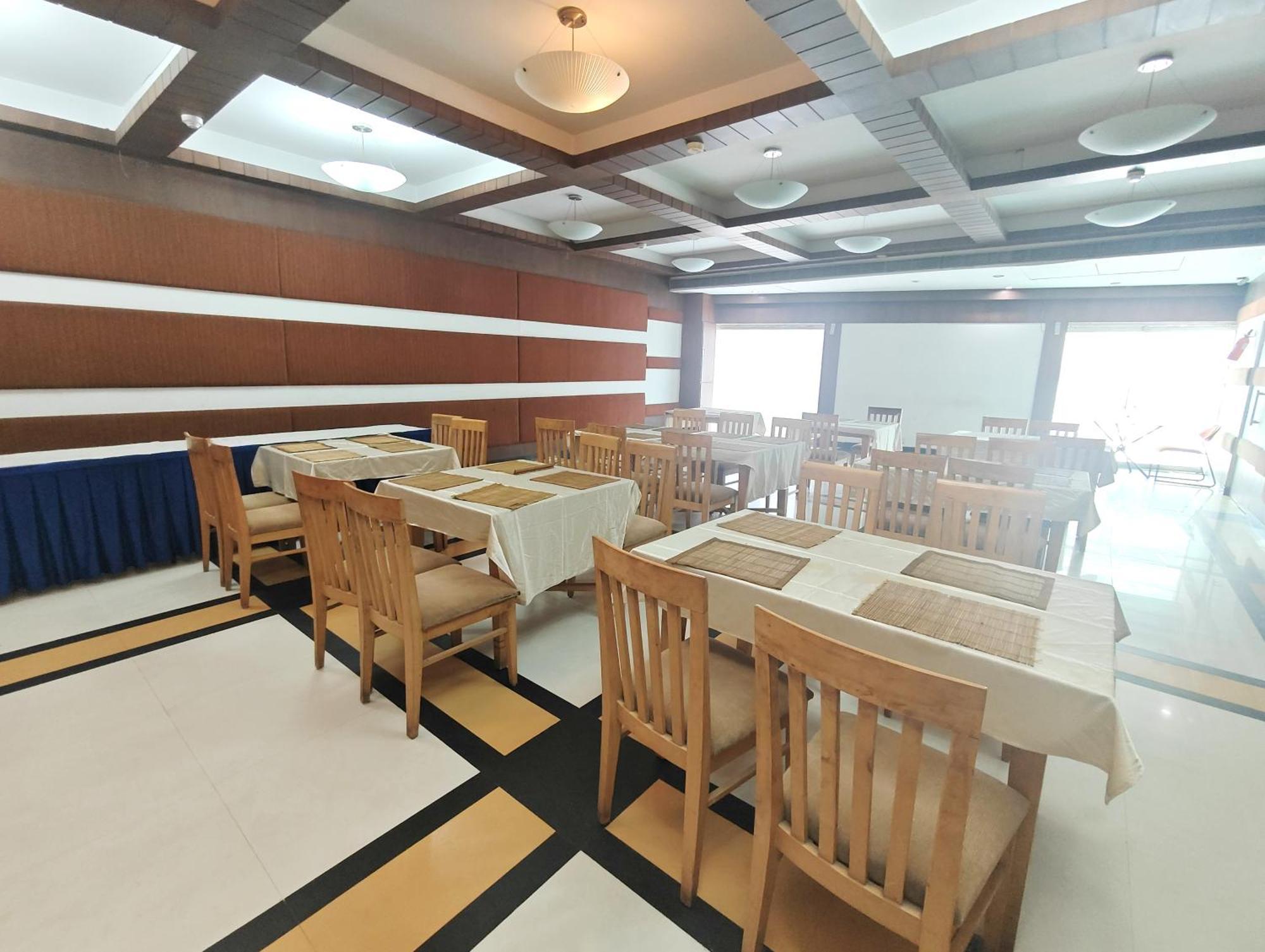 The Sky Comfort, Vejalpur Hotel