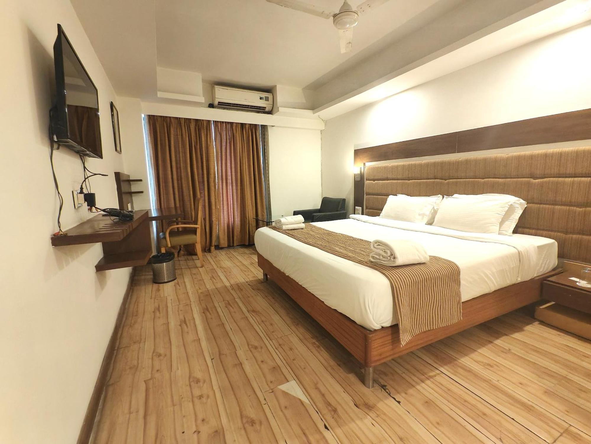 Hotel The Sky Comfort, Vejalpur