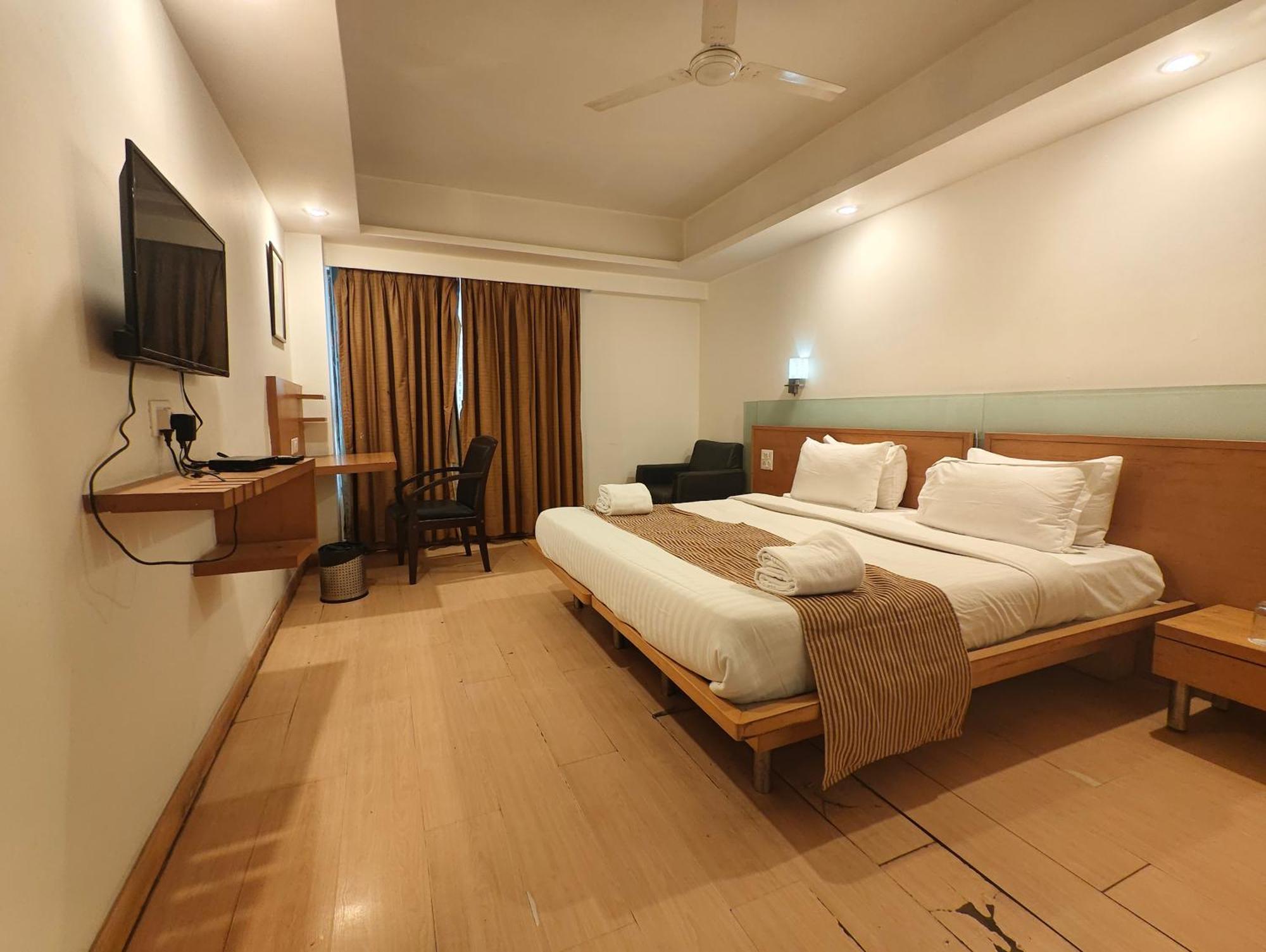 The Sky Comfort, Vejalpur 3*