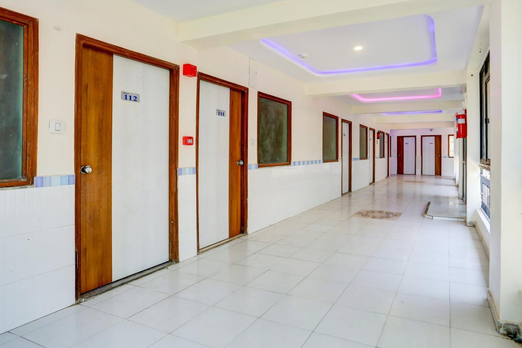 Collection O Ahmedabad Airport Formerly Hotel Runway Inn Hotel Ahmedabad