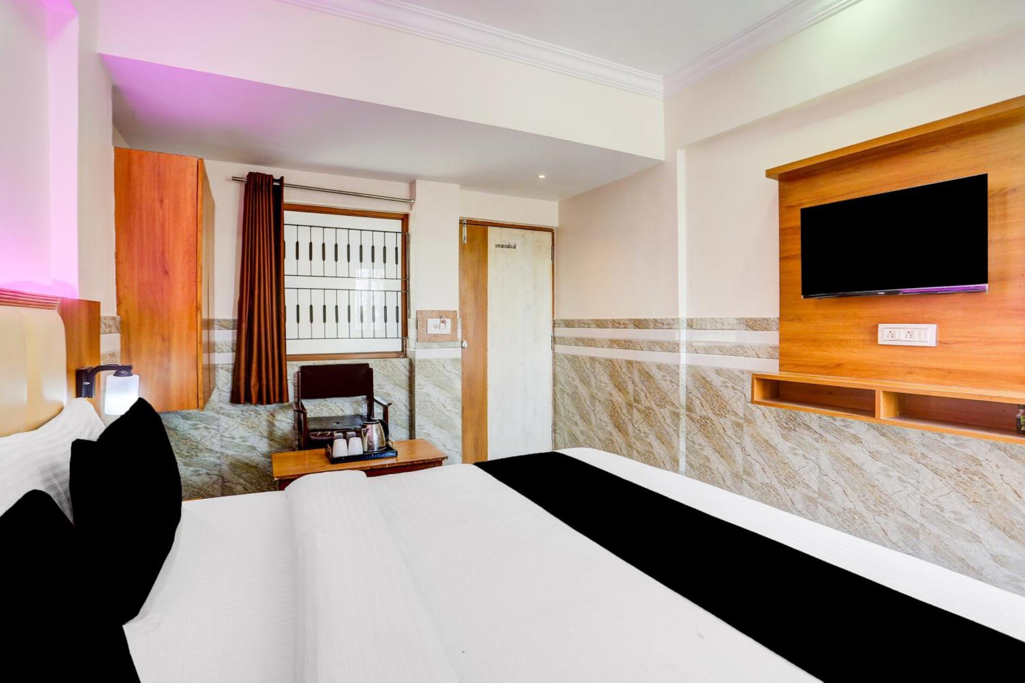 Collection O Ahmedabad Airport Formerly Hotel Runway Inn Hotel 2*