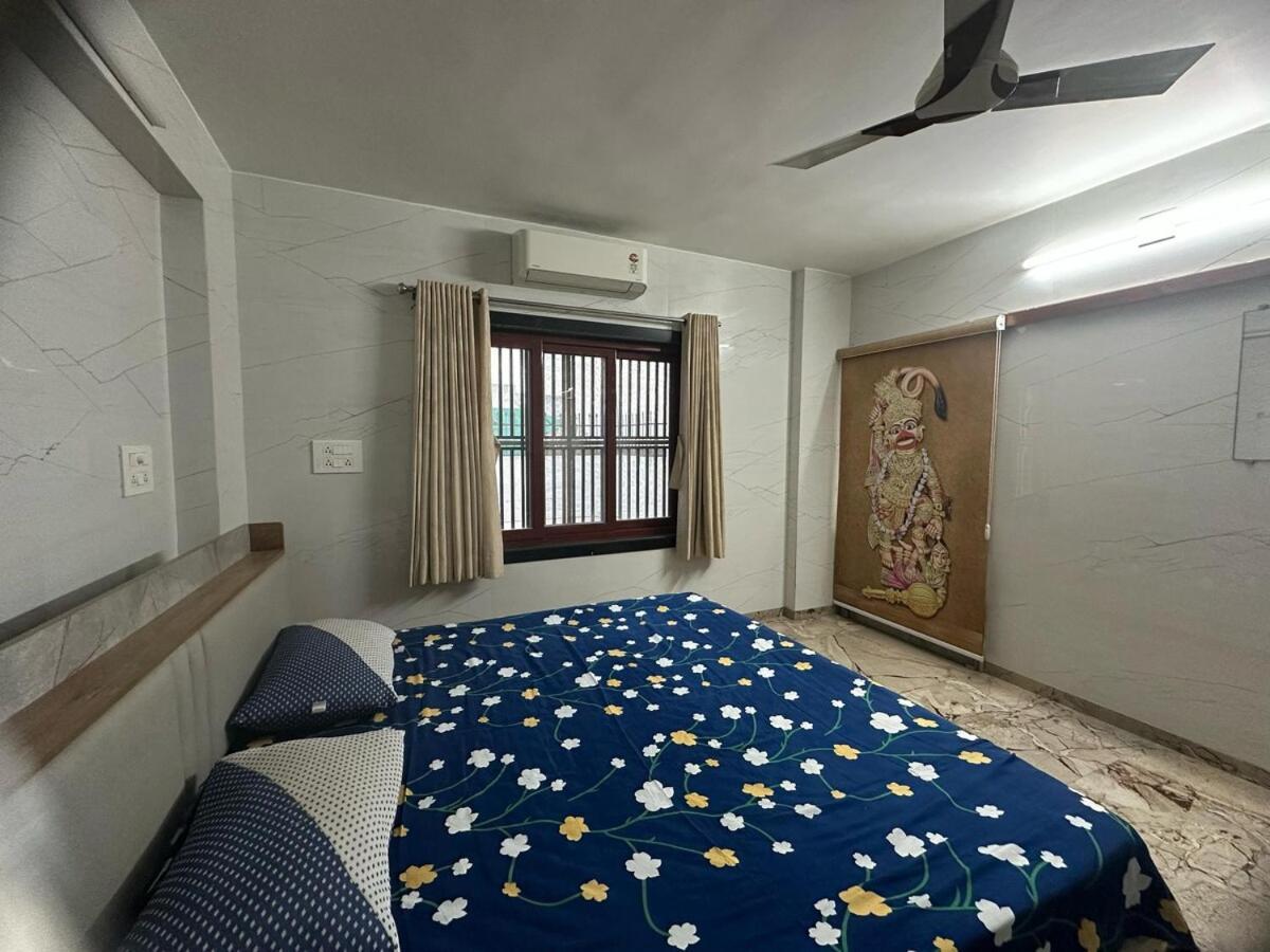 S G Highway Apartment *