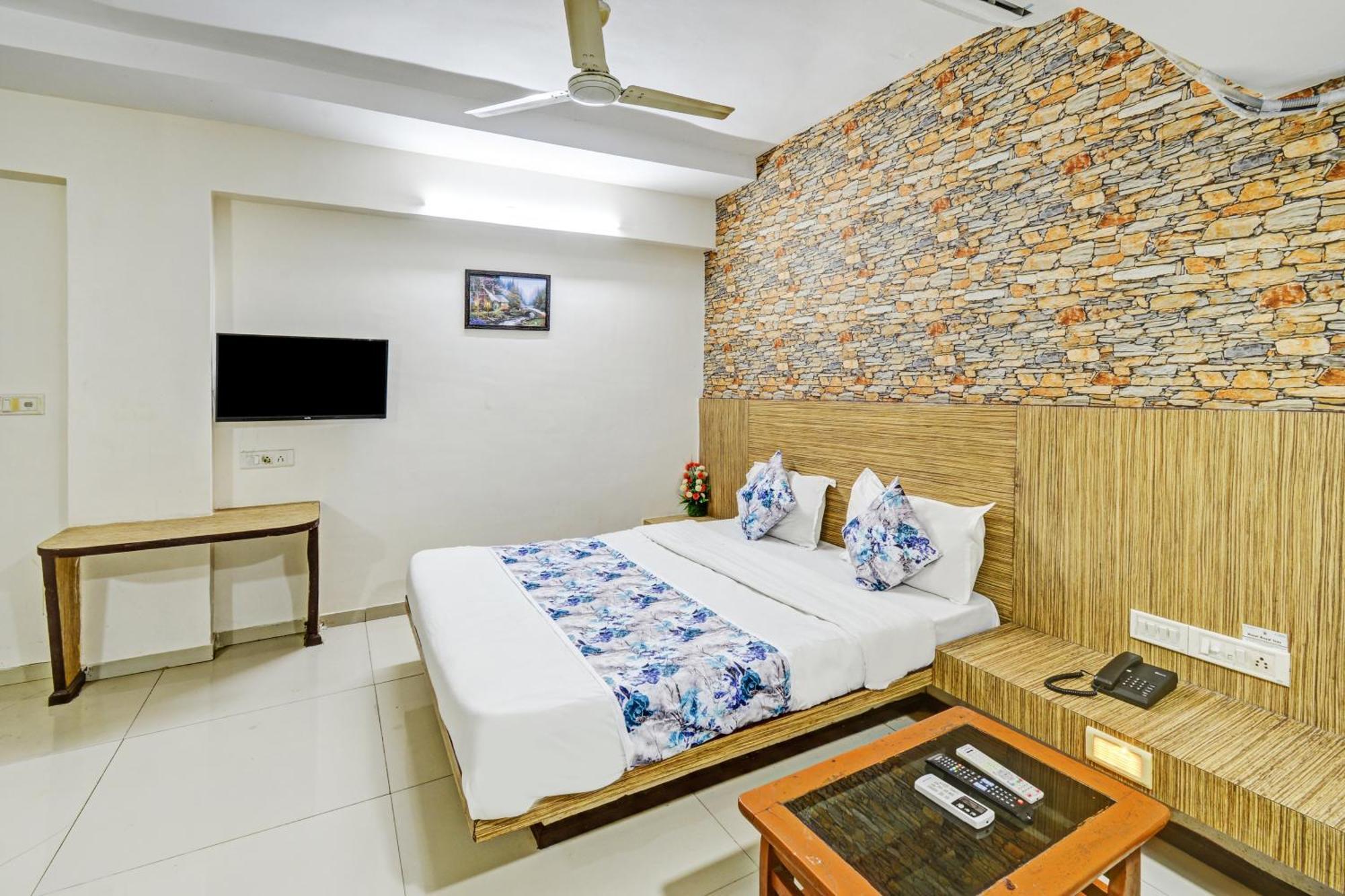 Royal Stay, Pakwan Sg Highway Ahmedabad