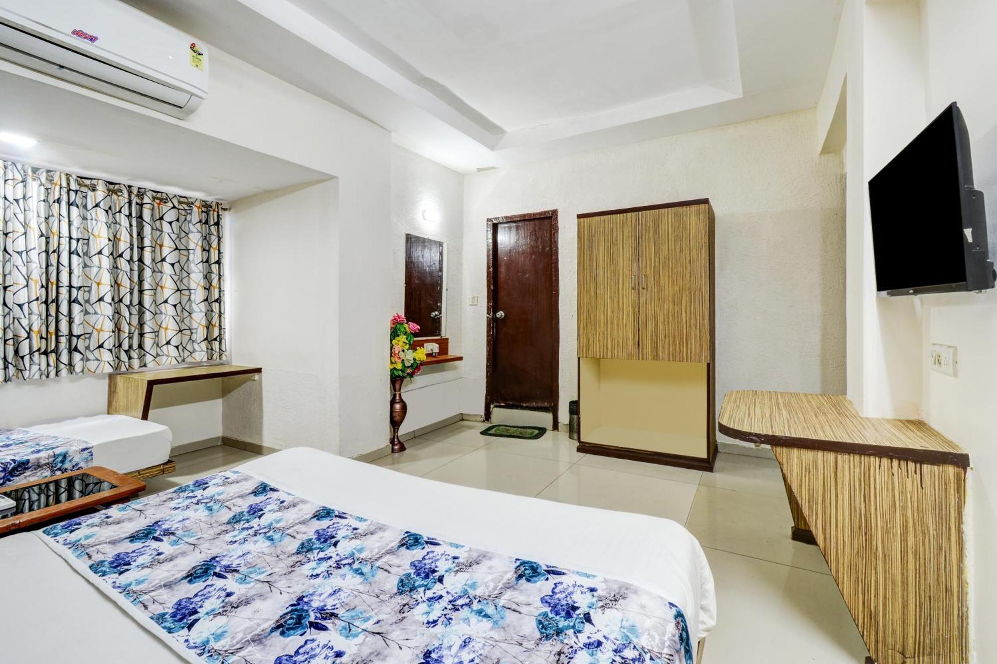 Hotel Royal Stay, Pakwan Sg Highway Ahmedabad
