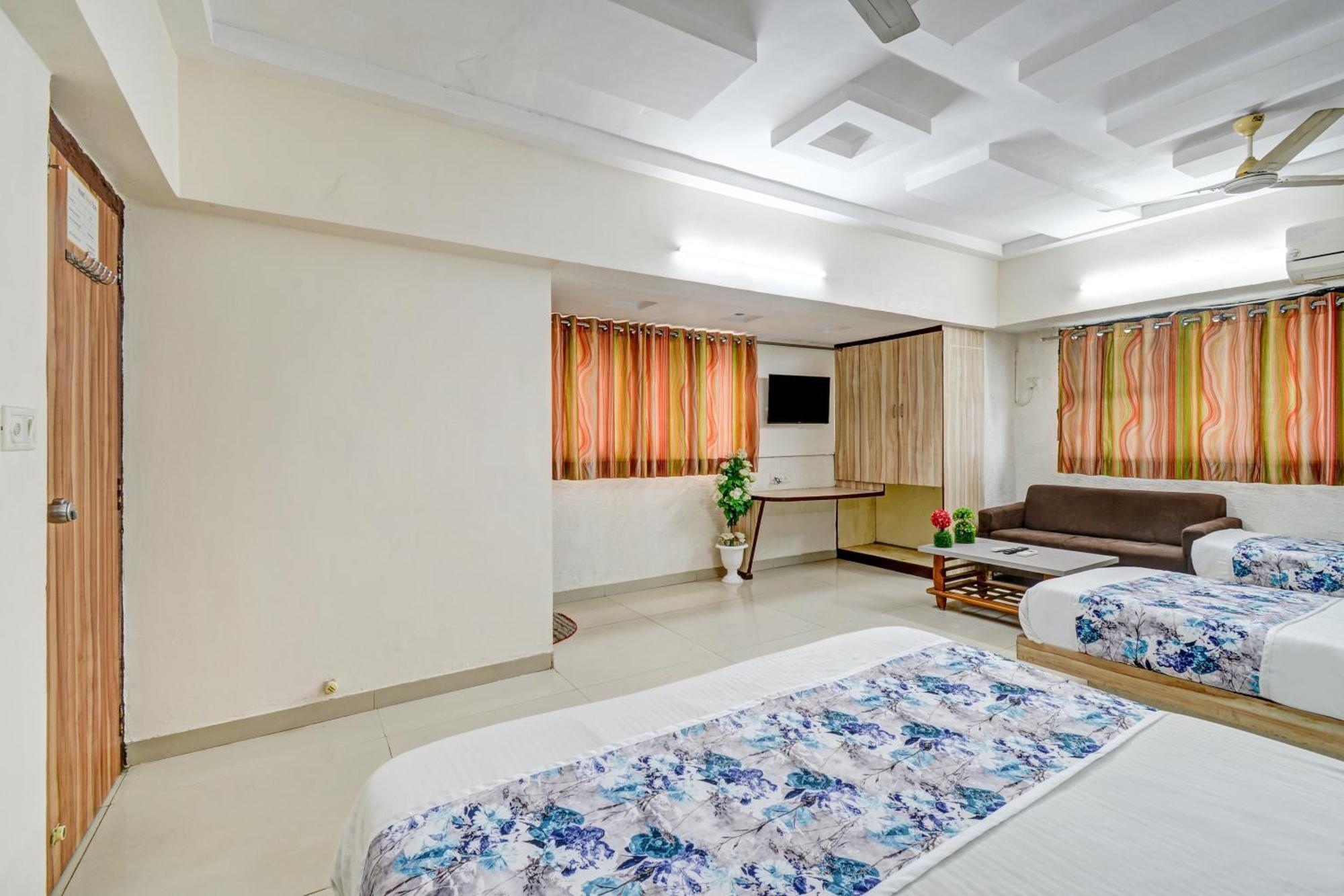 Royal Stay, Pakwan Sg Highway 3*