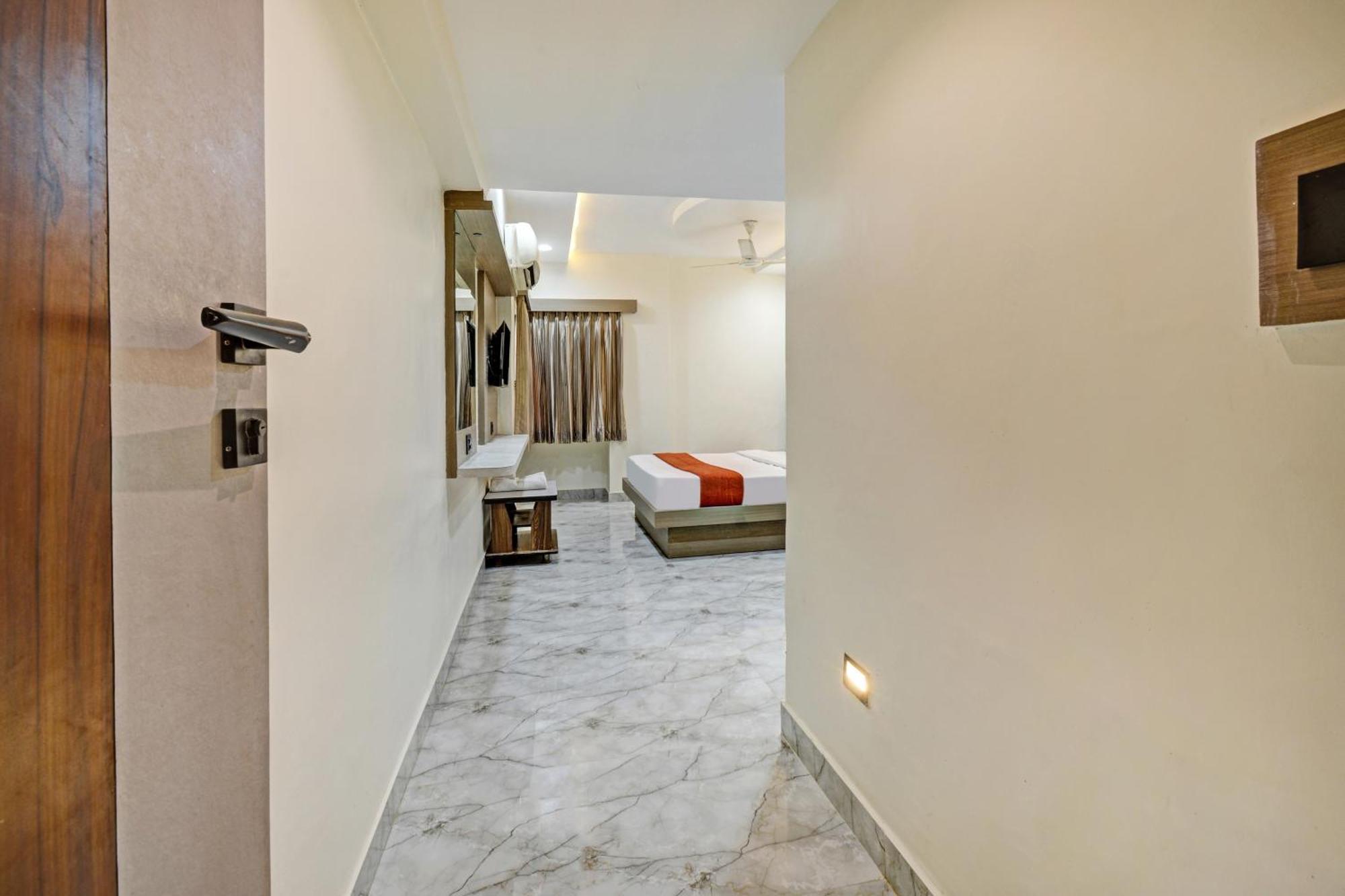 Royal Stay, Pakwan Sg Highway Hotel 3*
