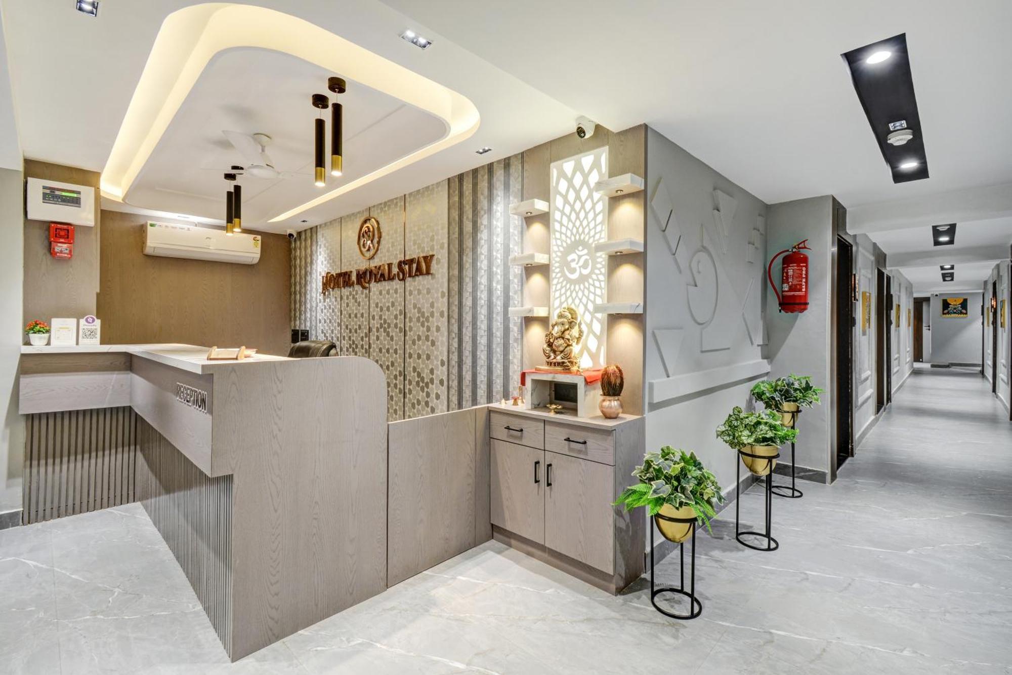 Royal Stay, Pakwan Sg Highway Ahmedabad