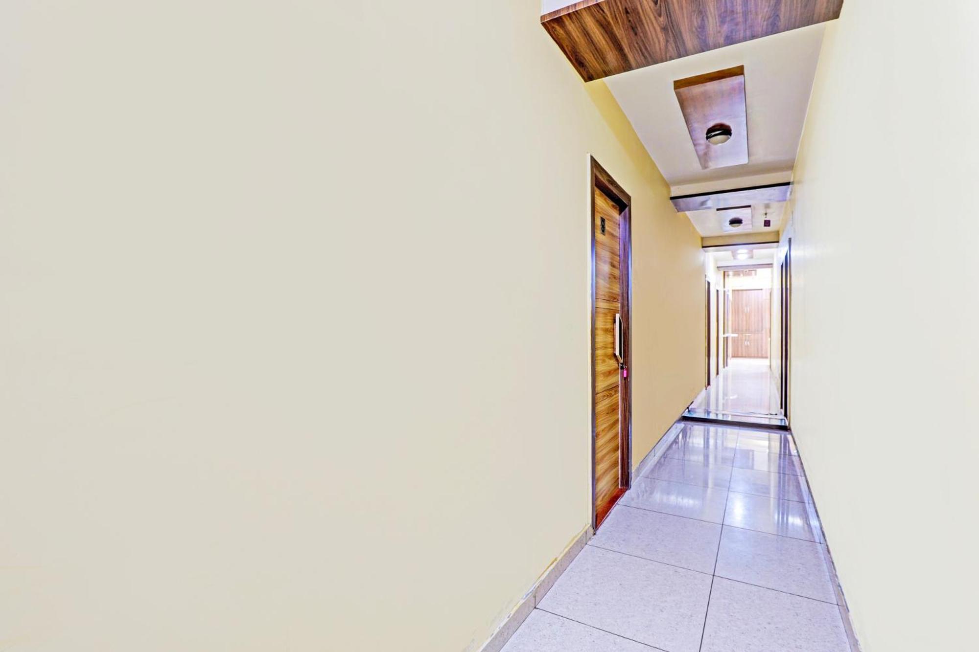 Hotel O 82825 Yuvraj 3*