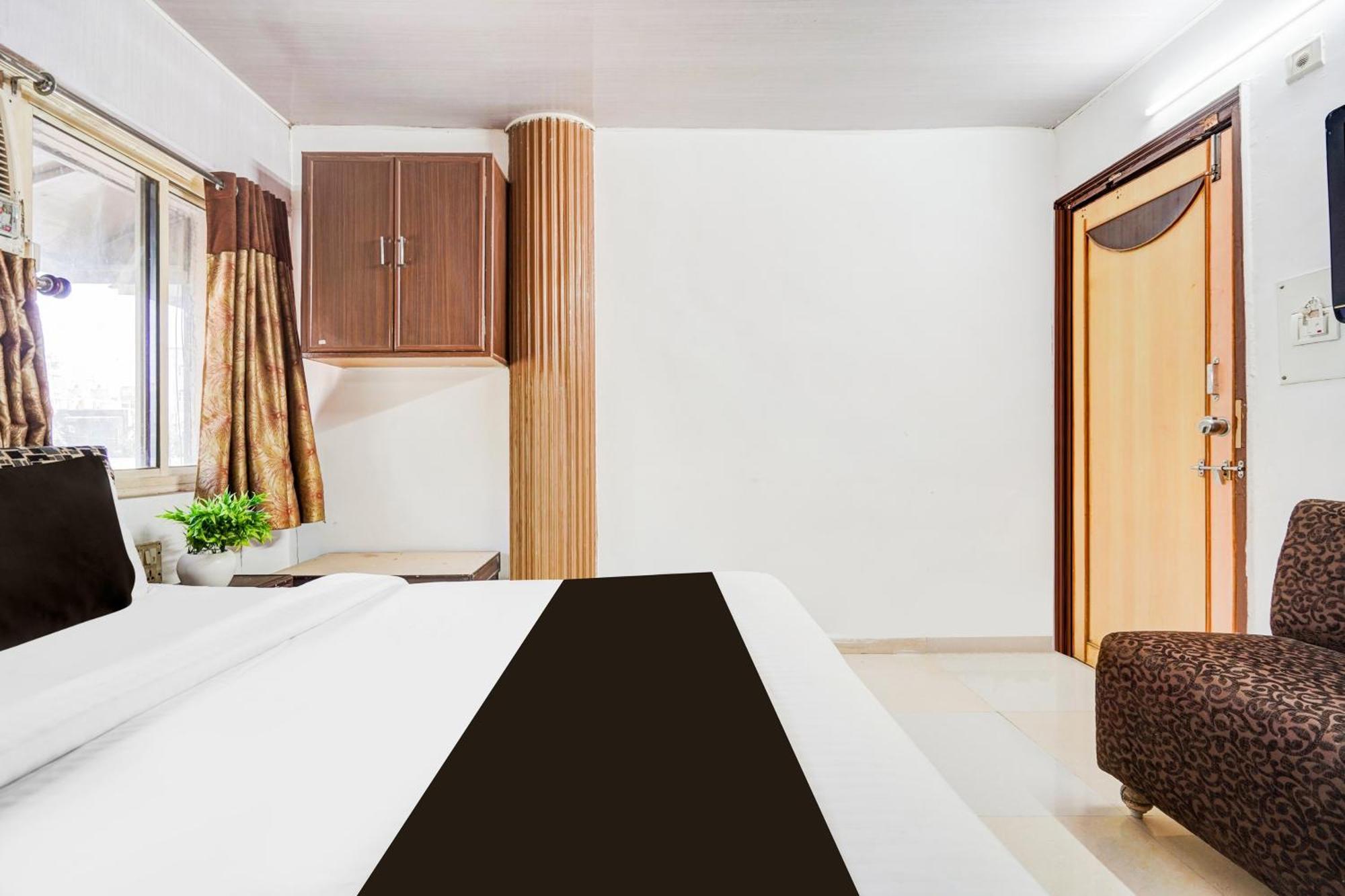 Hotel Super Collection O Maninagar East Formerly Maninagar Residency Ahmedabad