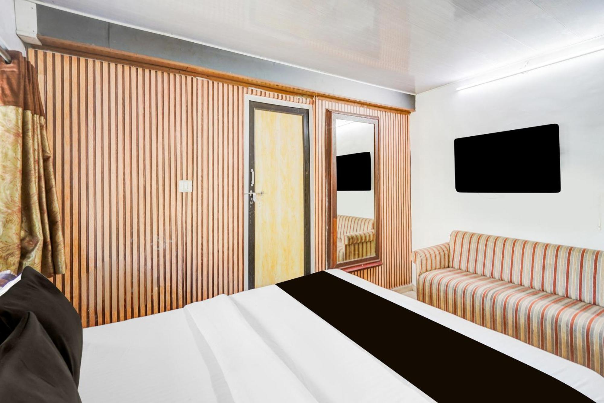 Hotel Super Collection O Maninagar East Formerly Maninagar Residency *