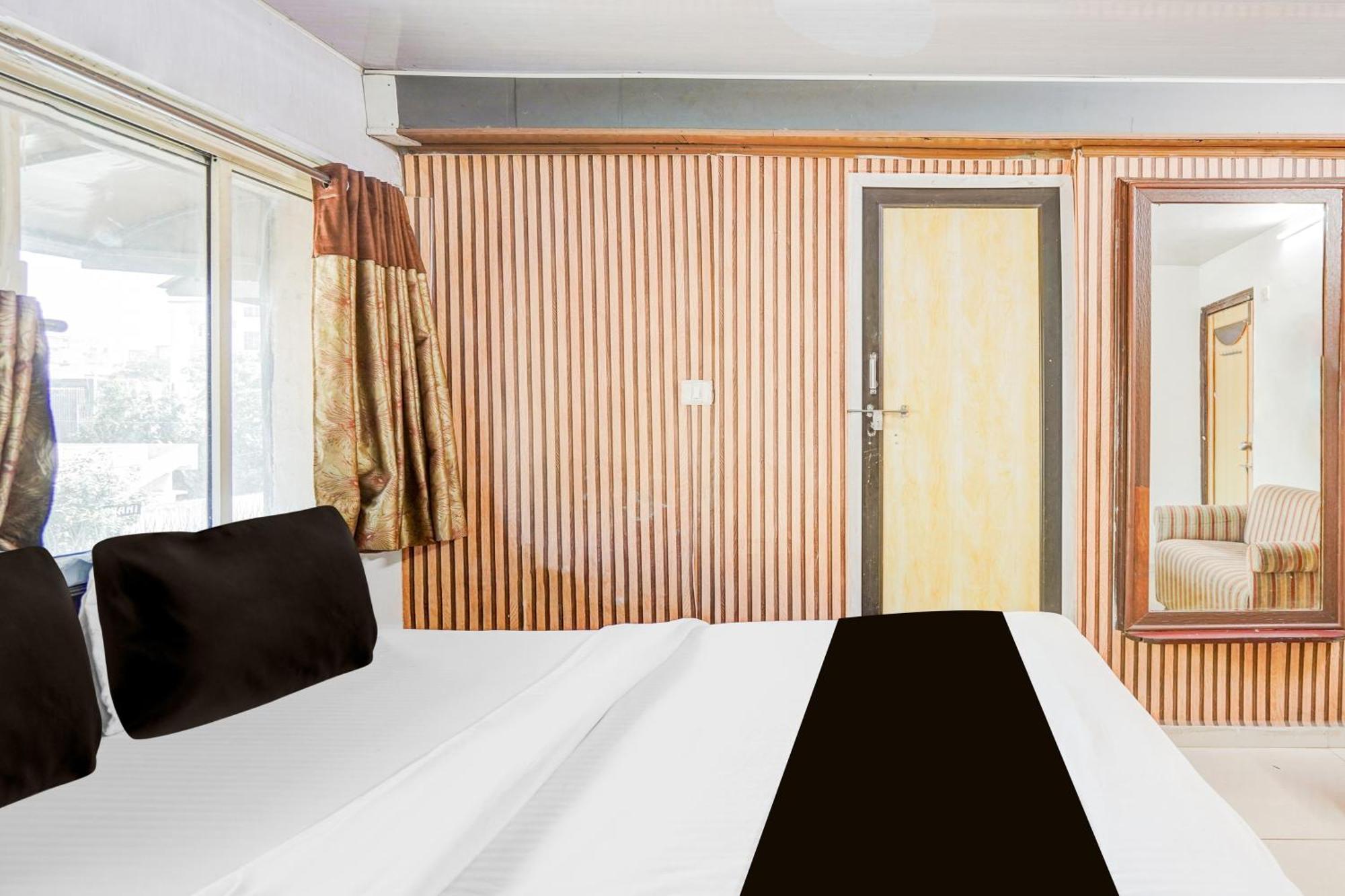 Hotel Super Collection O Maninagar East Formerly Maninagar Residency Ahmedabad