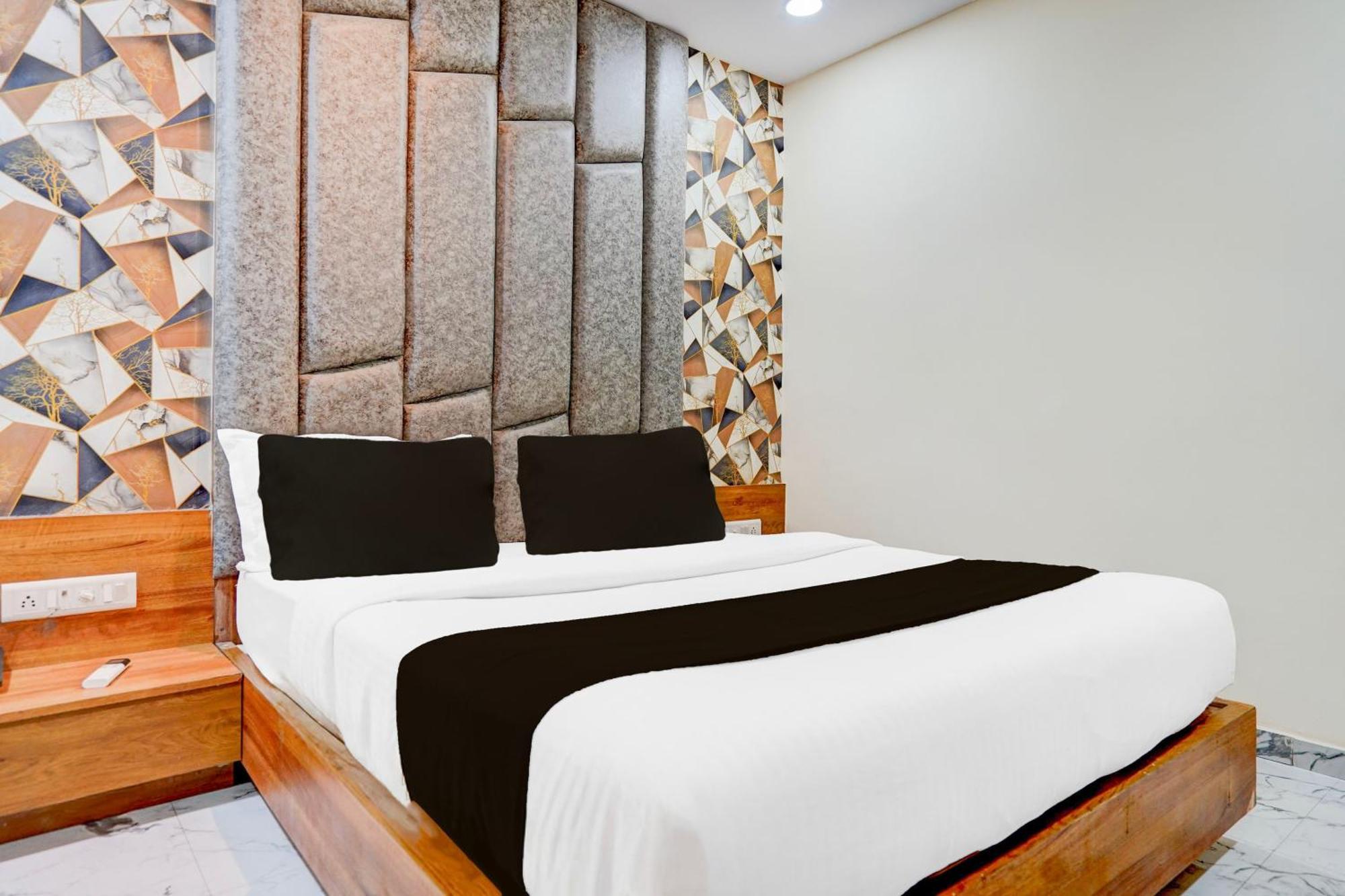 Hotel O Royal King