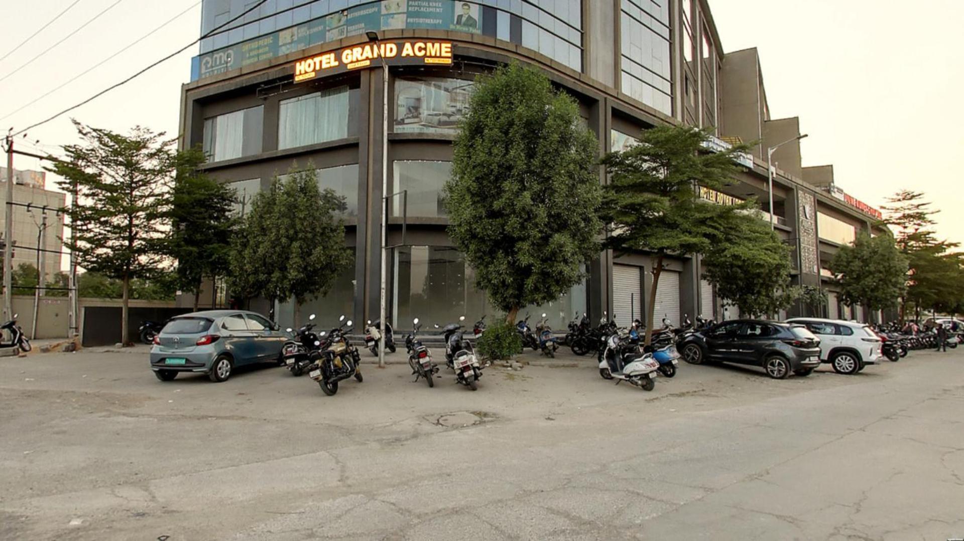 Hotel Grand Acme 3*