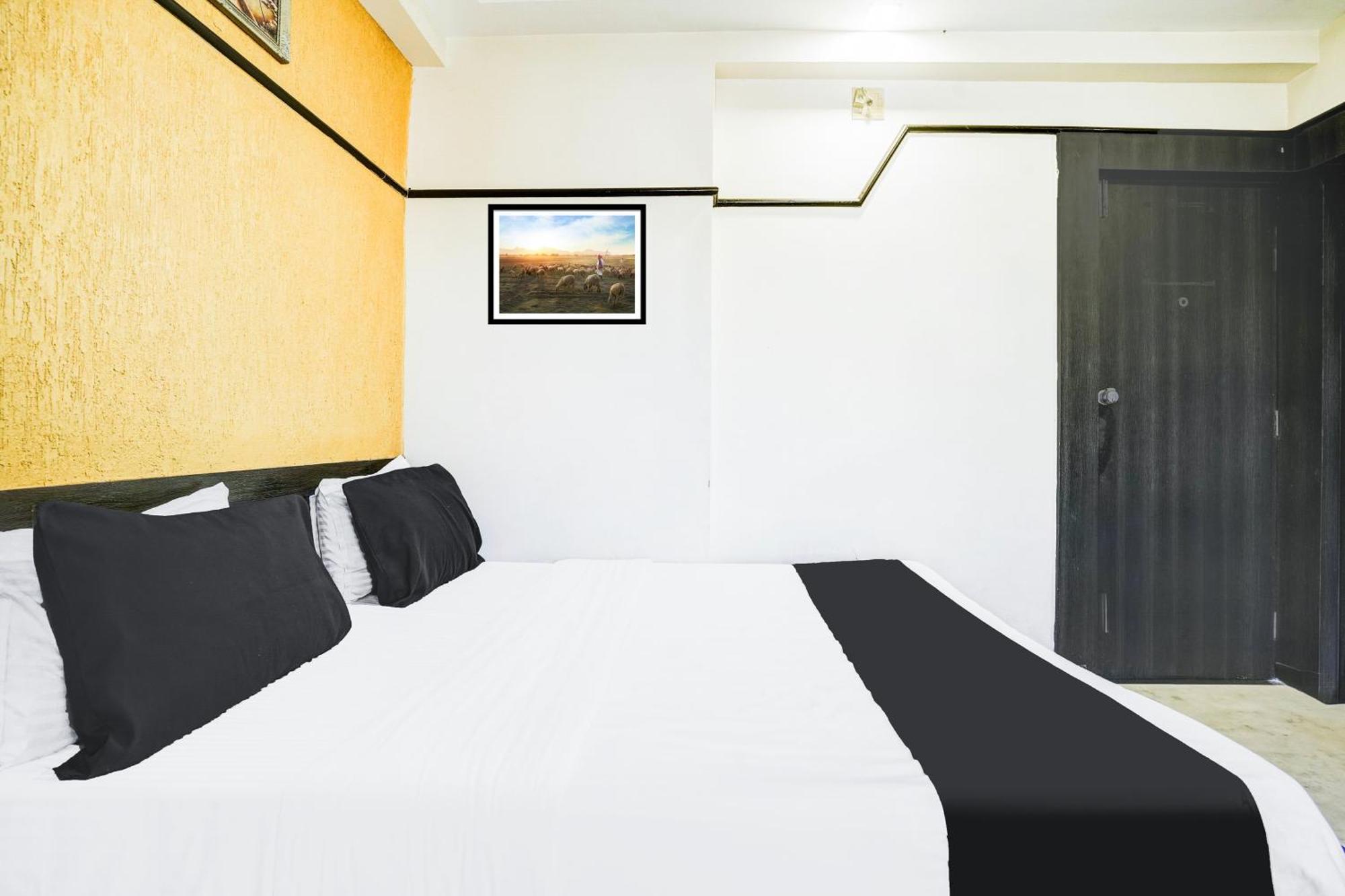 Super Collection O Ashram Road Near Sardar Bridge Formerly Apple 3*