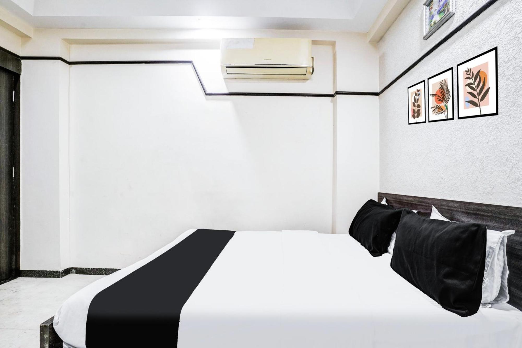 Hotel Super Collection O Ashram Road Near Sardar Bridge Formerly Apple Ahmedabad