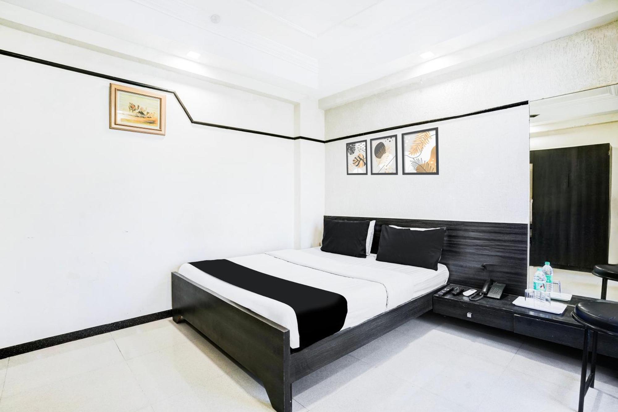 Super Collection O Ashram Road Near Sardar Bridge Formerly Apple 3*