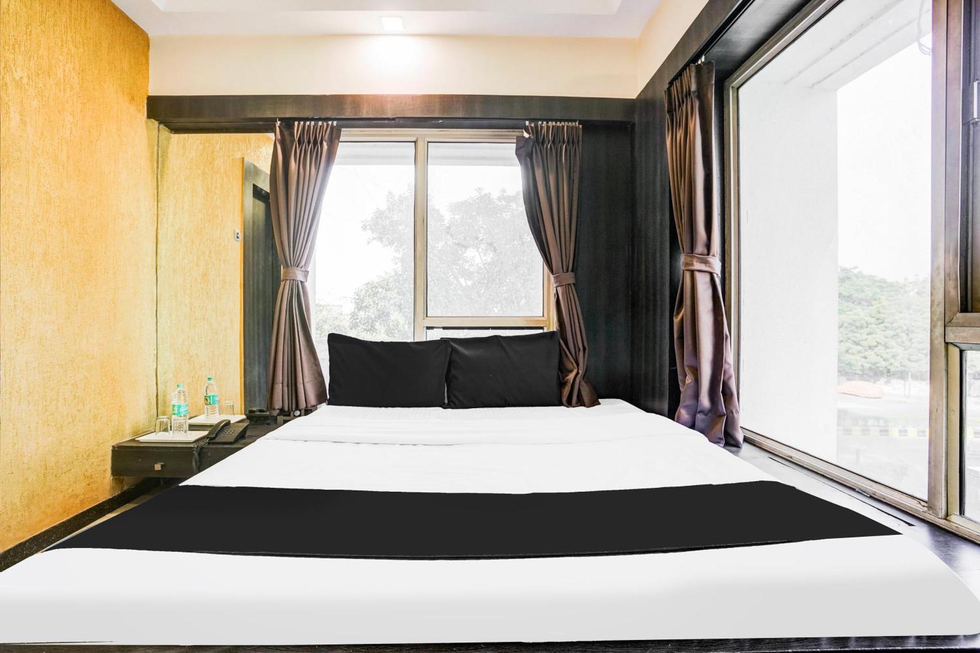 Hotel Super Collection O Ashram Road Near Sardar Bridge Formerly Apple 3*