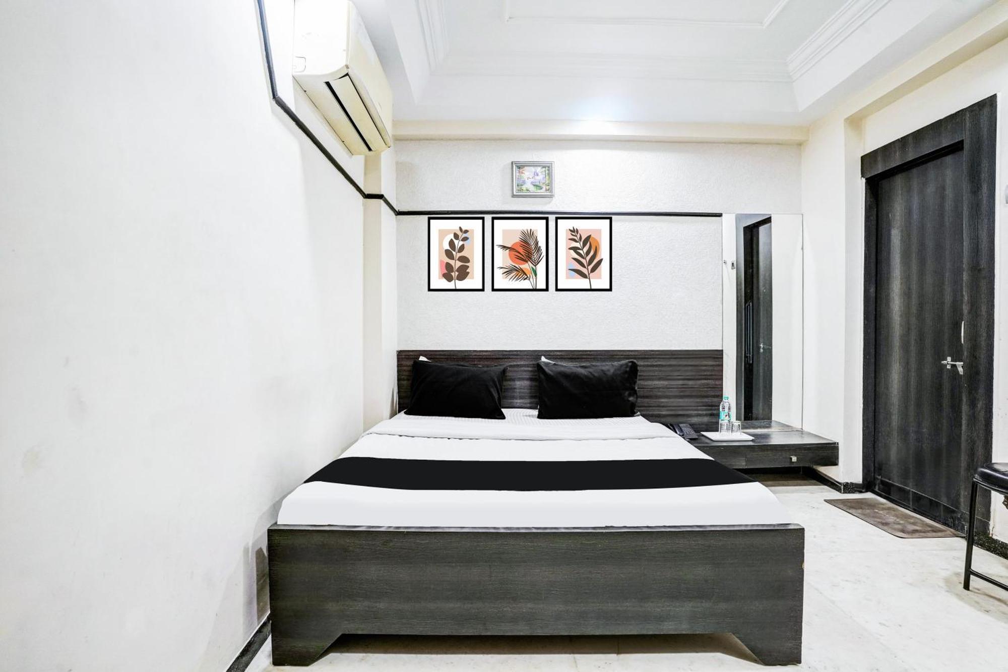 Super Collection O Ashram Road Near Sardar Bridge Formerly Apple 3*