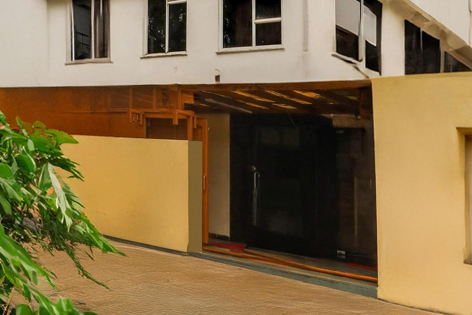 Super Collection O Ashram Road Near Sardar Bridge Formerly Apple Hotel 3*