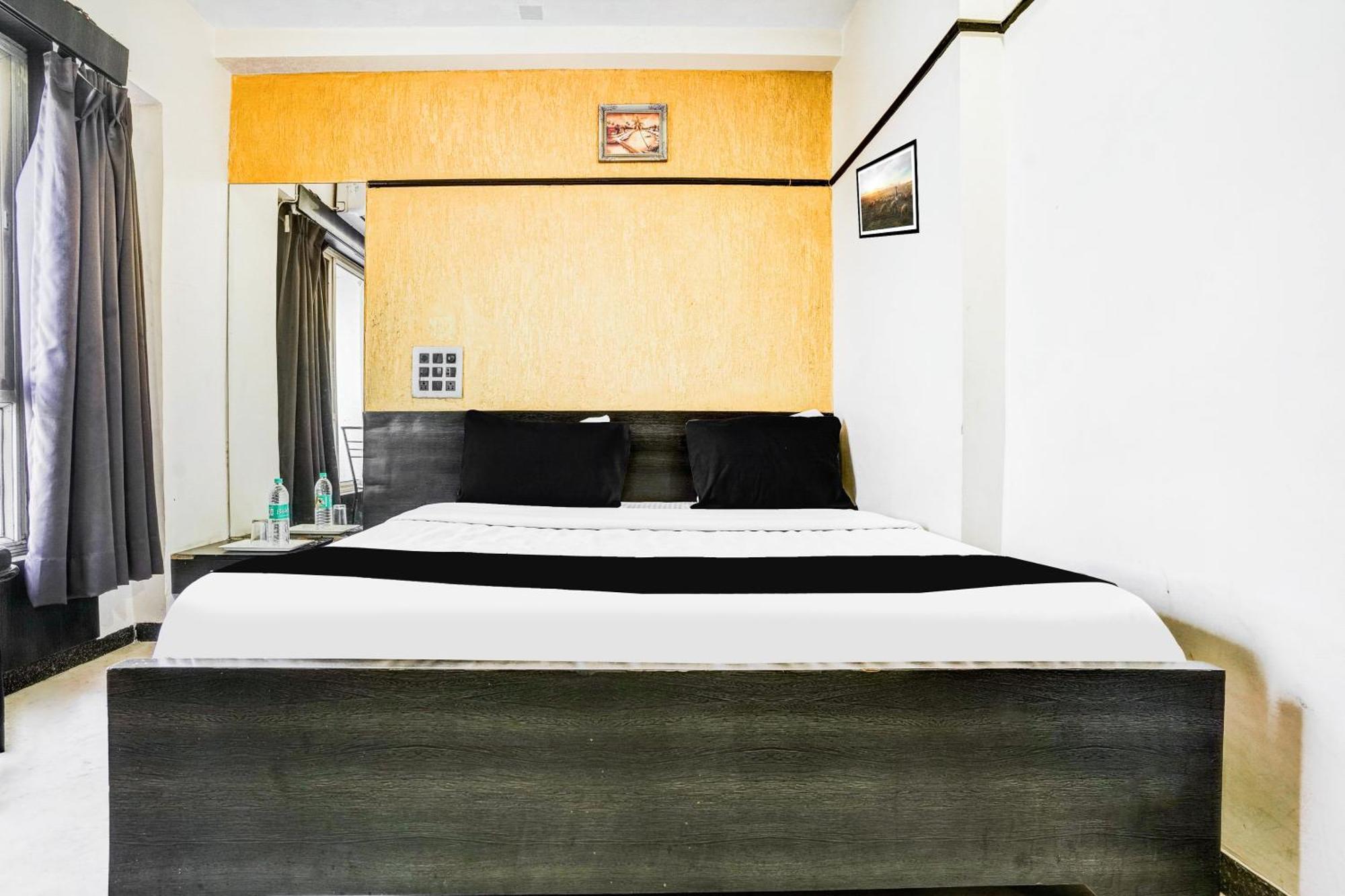 Super Collection O Ashram Road Near Sardar Bridge Formerly Apple Hotel Ahmedabad