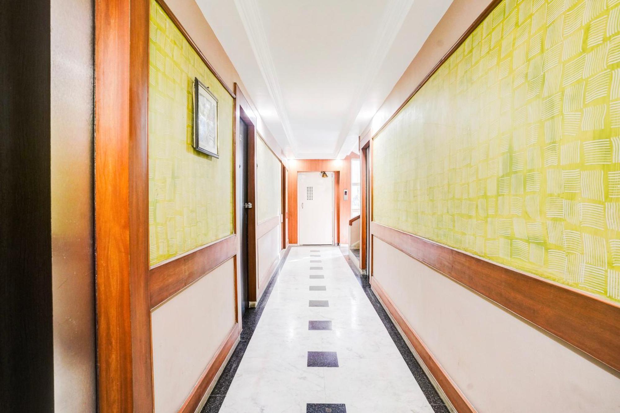 Super Collection O Ashram Road Near Sardar Bridge Formerly Apple Hotel 3*
