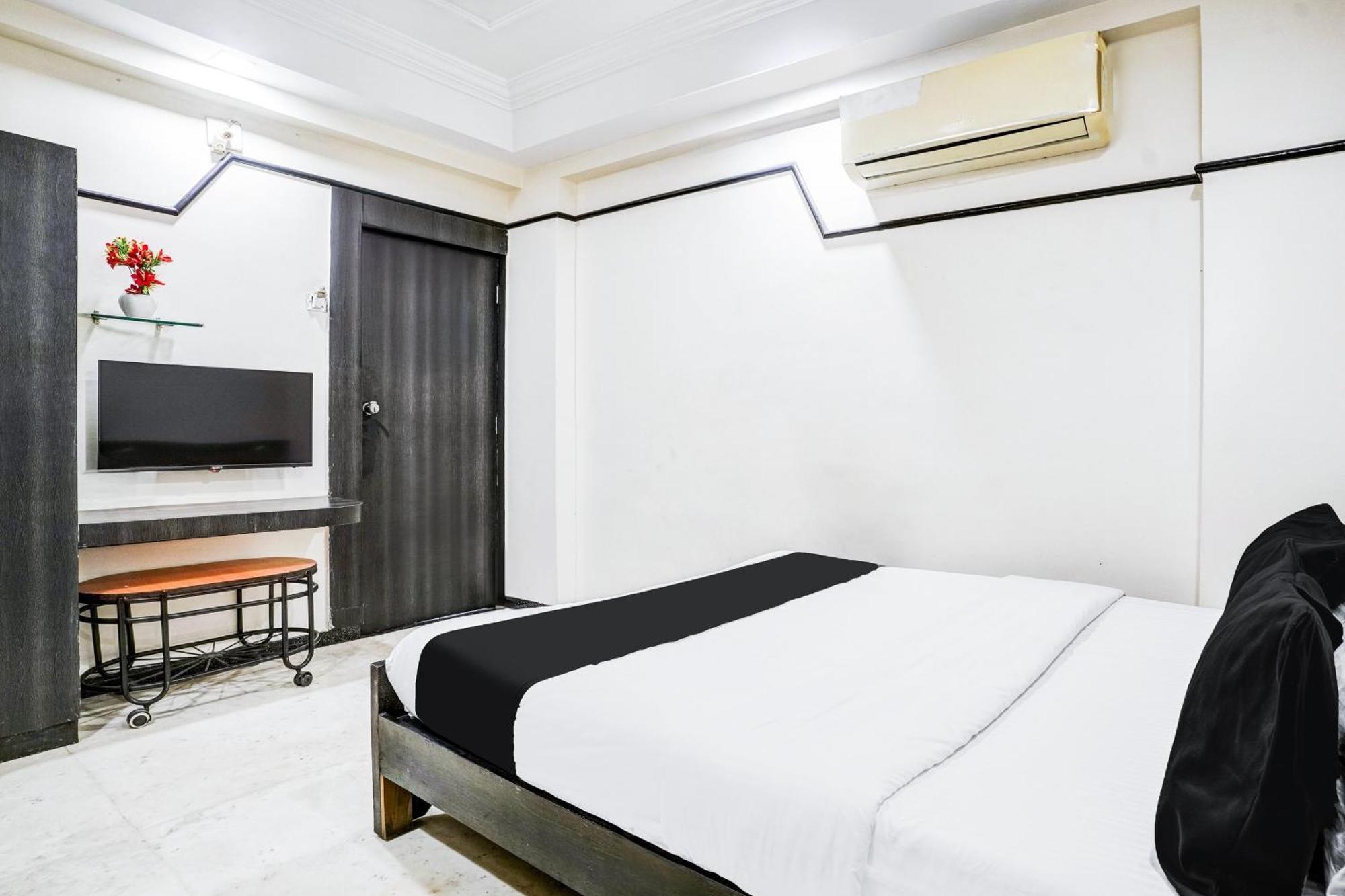 Hotel Super Collection O Ashram Road Near Sardar Bridge Formerly Apple
