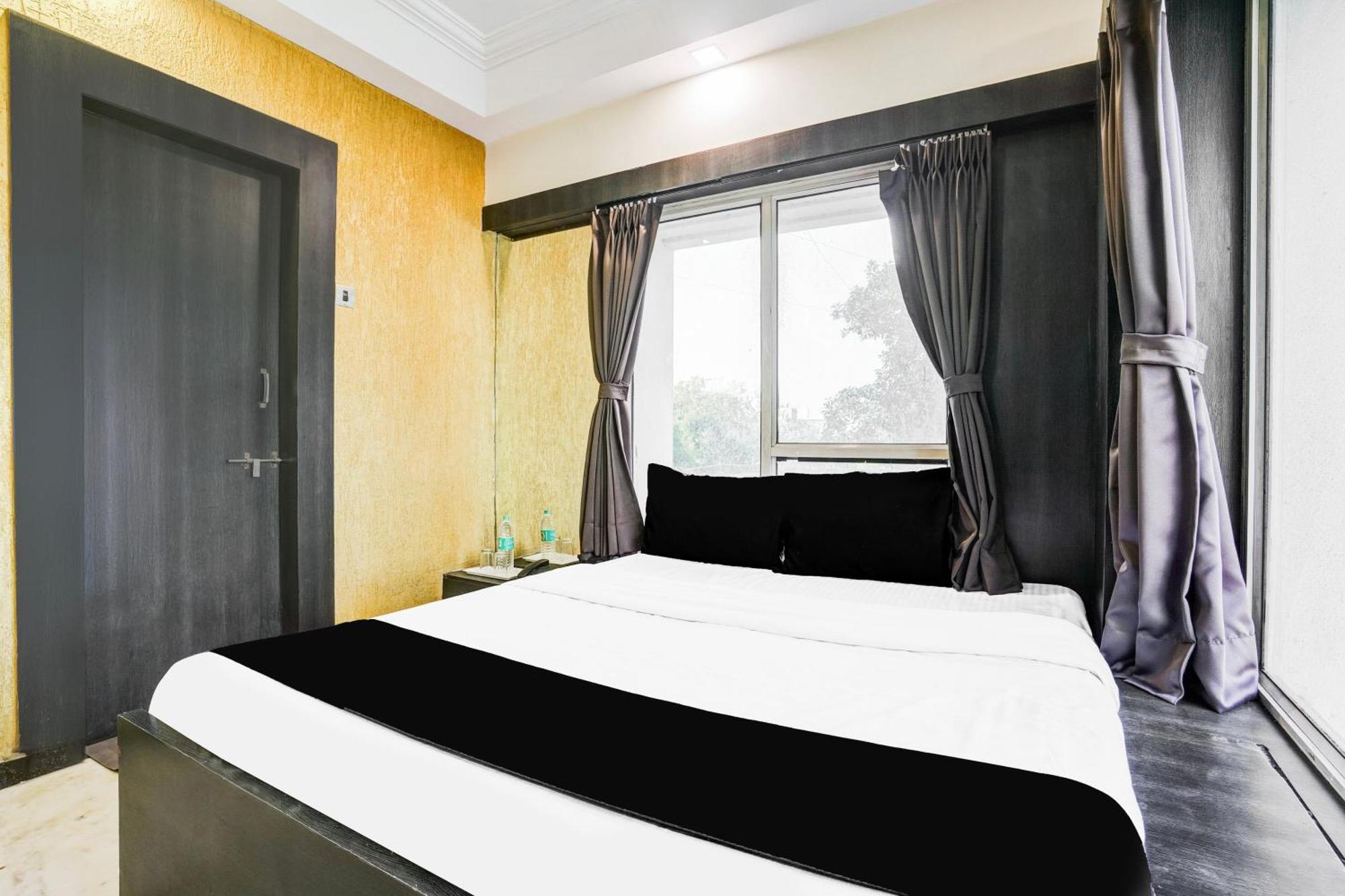 Hotel Super Collection O Ashram Road Near Sardar Bridge Formerly Apple Ahmedabad