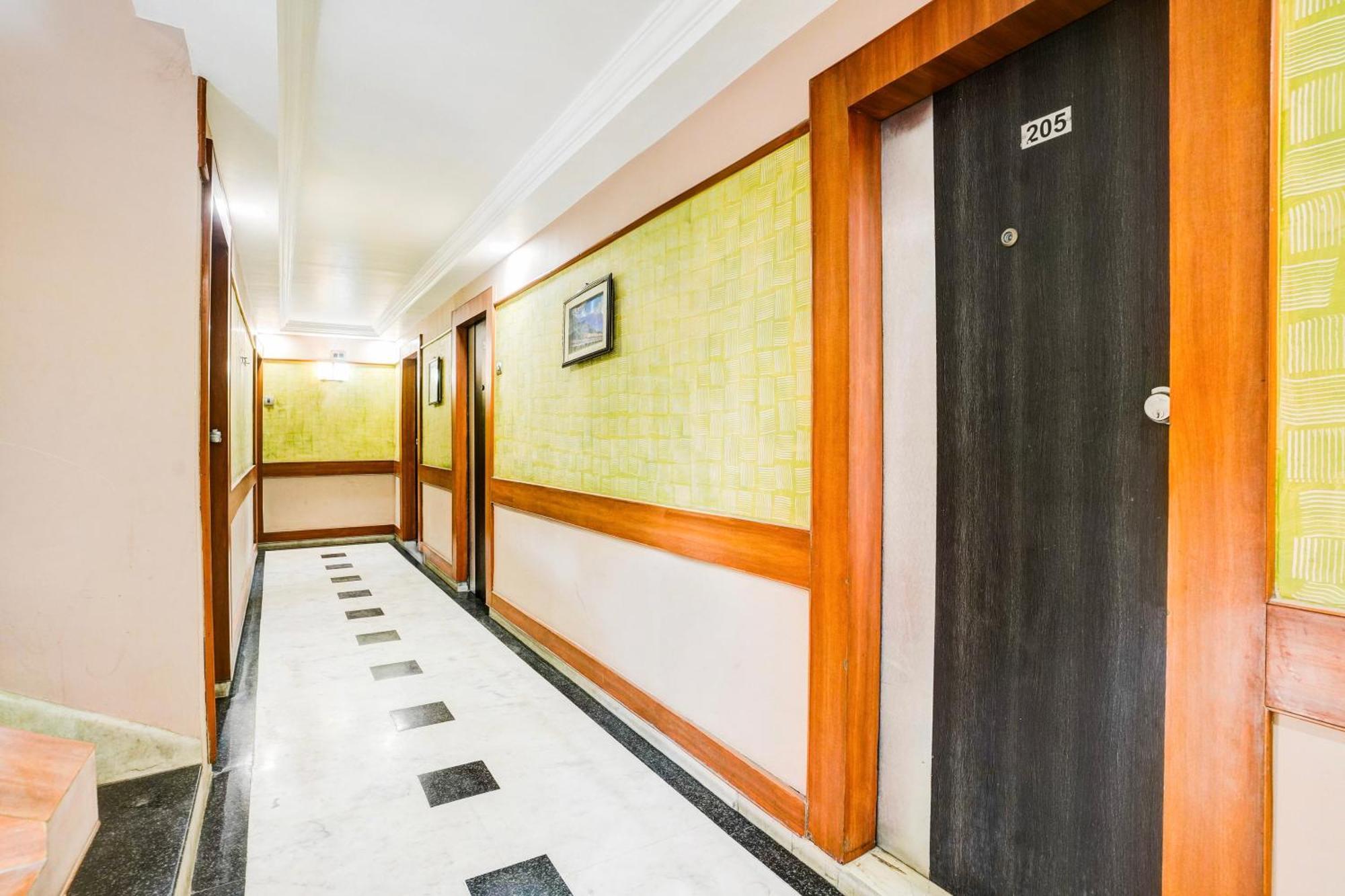 Super Collection O Ashram Road Near Sardar Bridge Formerly Apple 3*