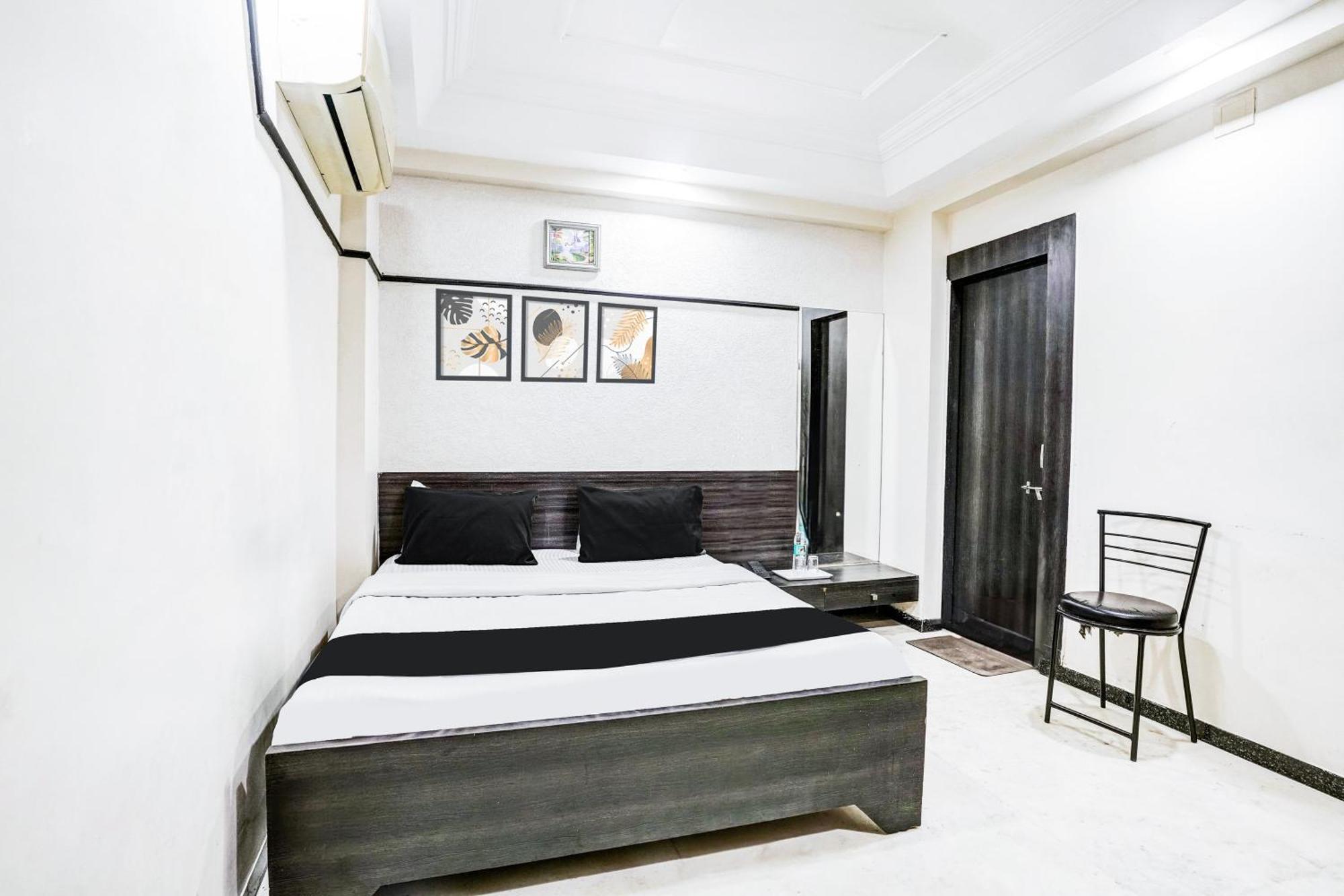 Super Collection O Ashram Road Near Sardar Bridge Formerly Apple