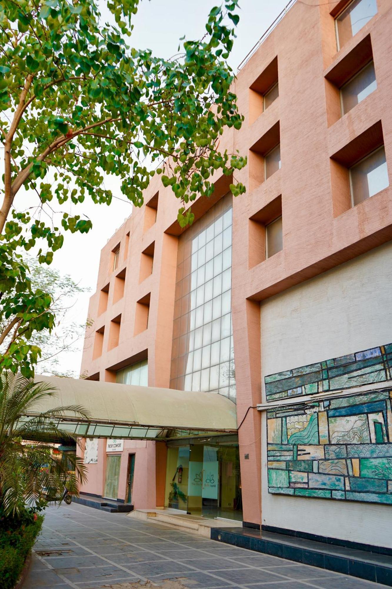 The Sky Comfort, Vejalpur 3*