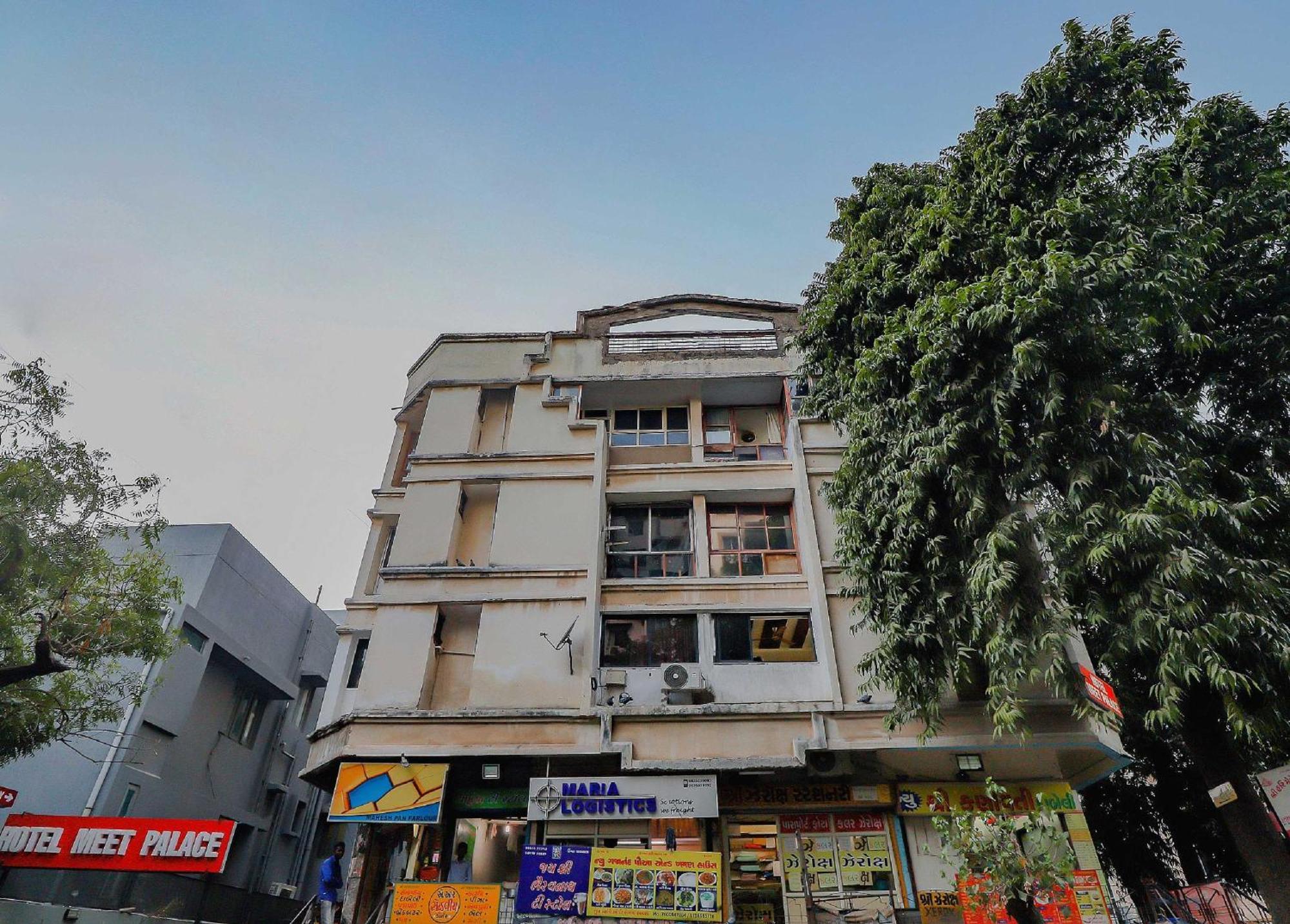 Hotel O Greenwood Hotel 4*
