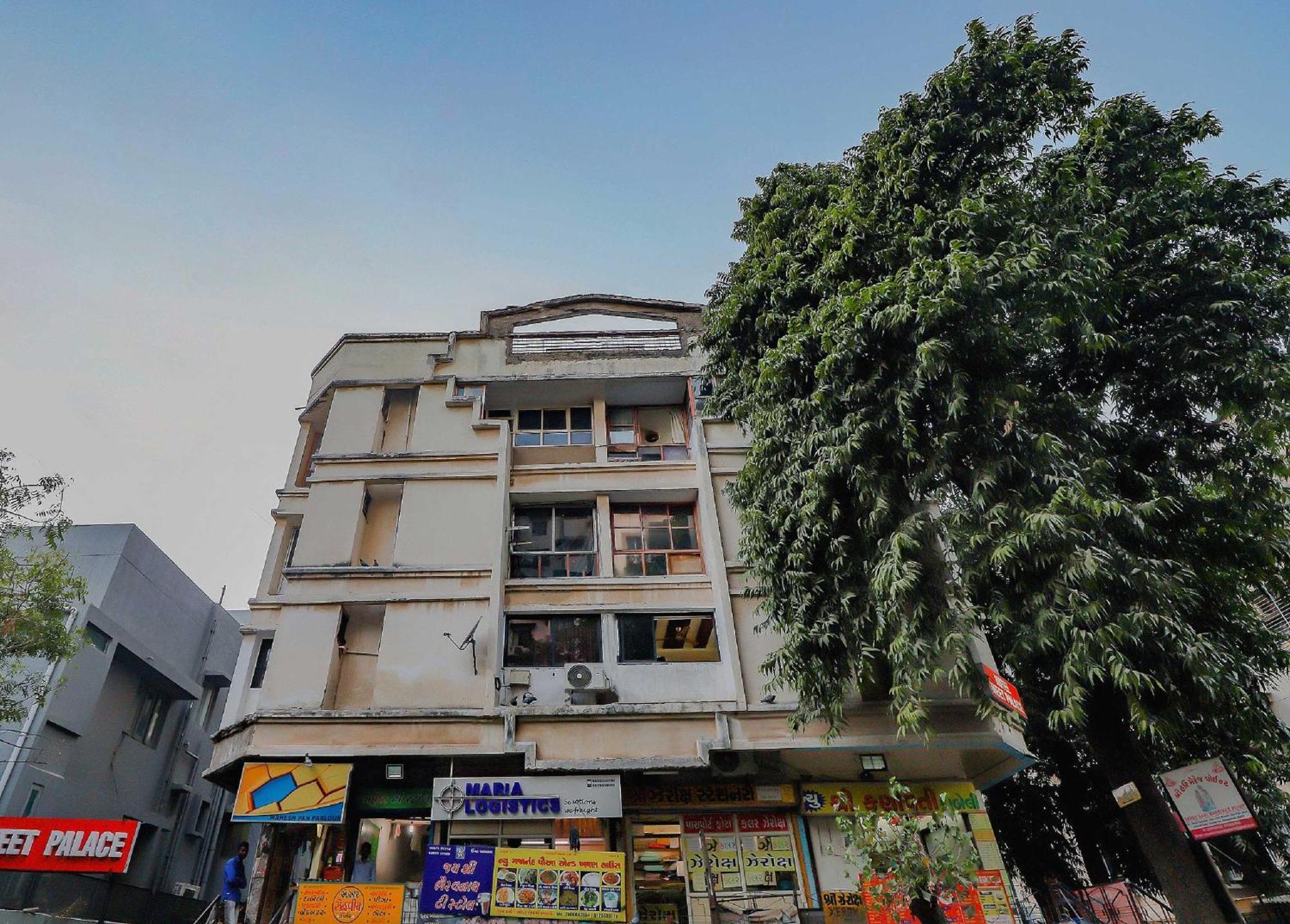 Hotel O Greenwood Hotel 4*