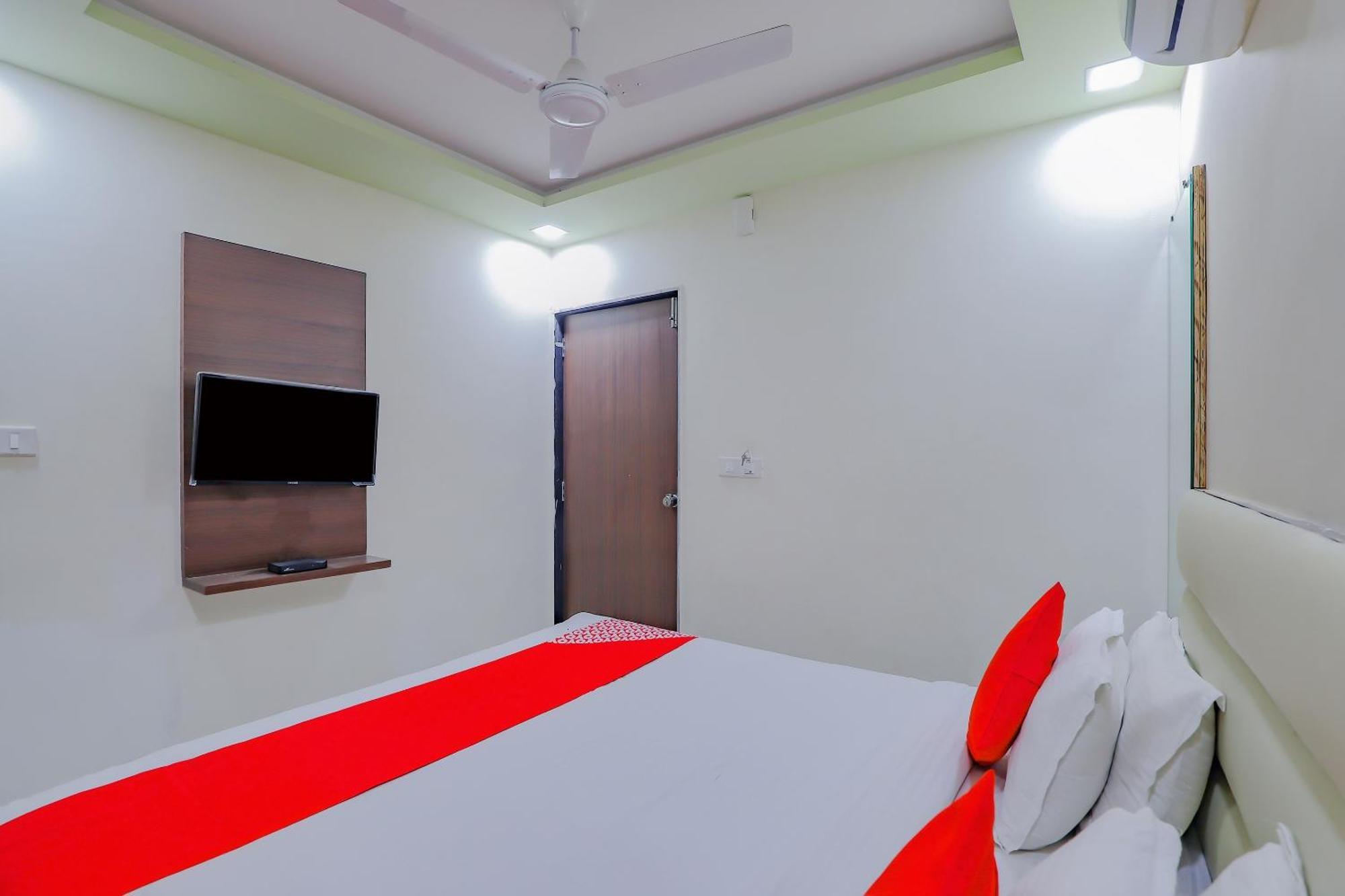 Hotel O Greenwood Hotel 4*