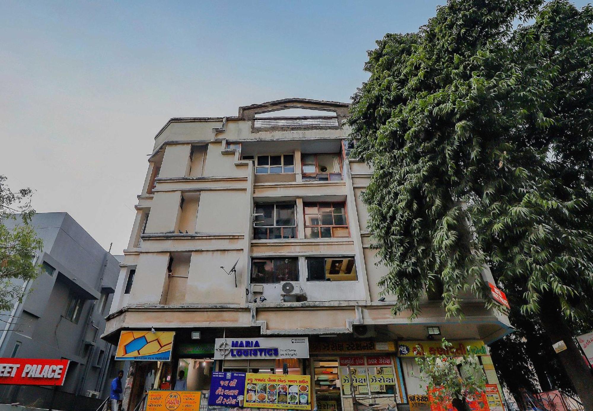 Hotel Hotel O Greenwood Ahmedabad