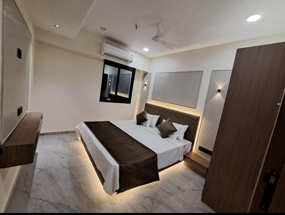 Hotel The 19 Ahmedabad