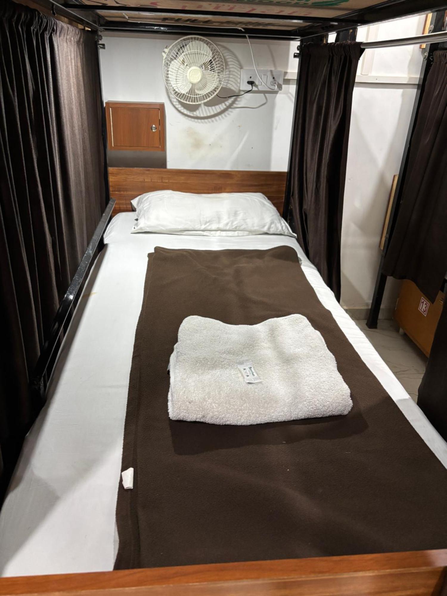 Aaram Ac Hostel Ahmedabad