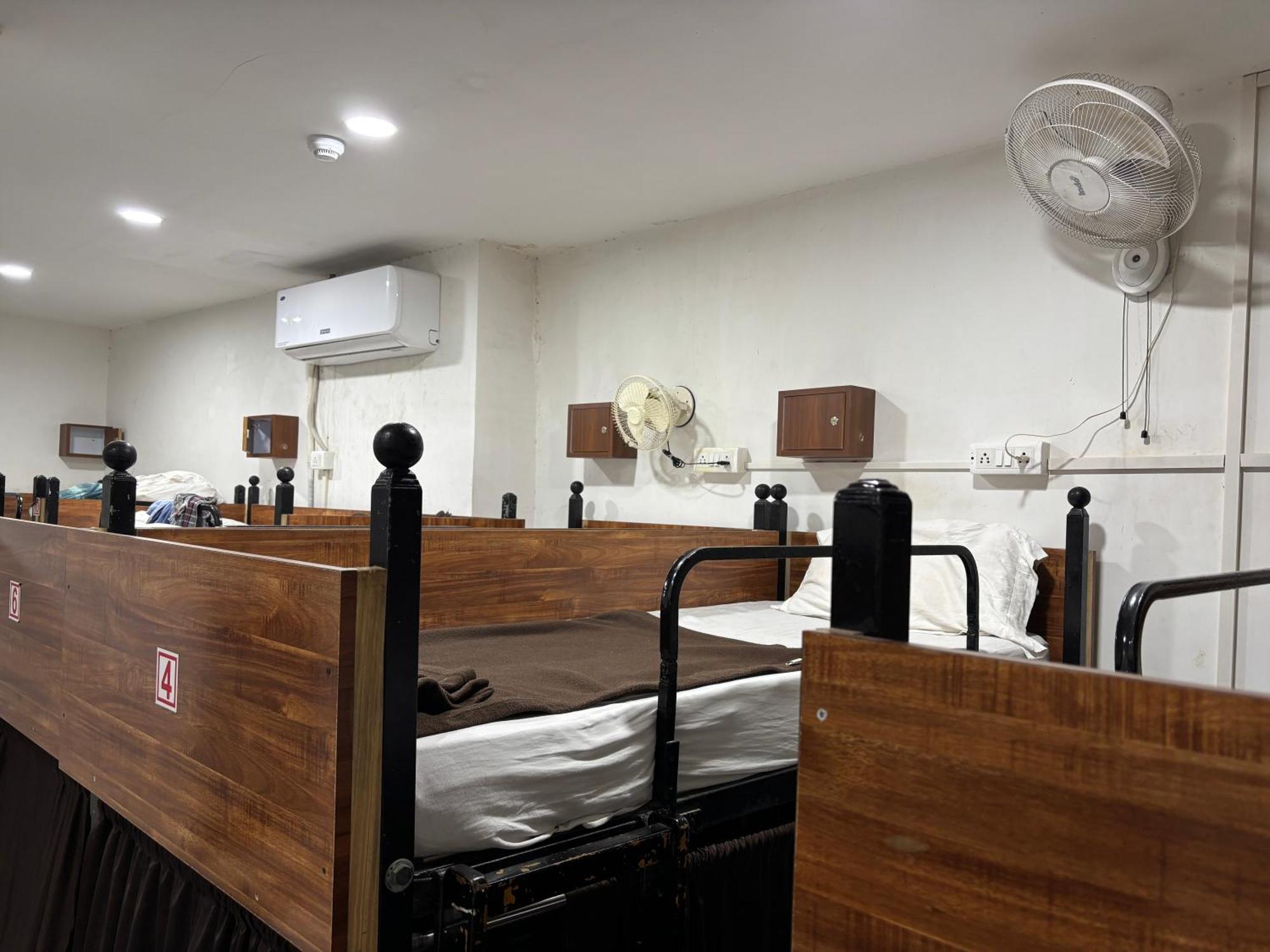 Aaram Ac Hostel *