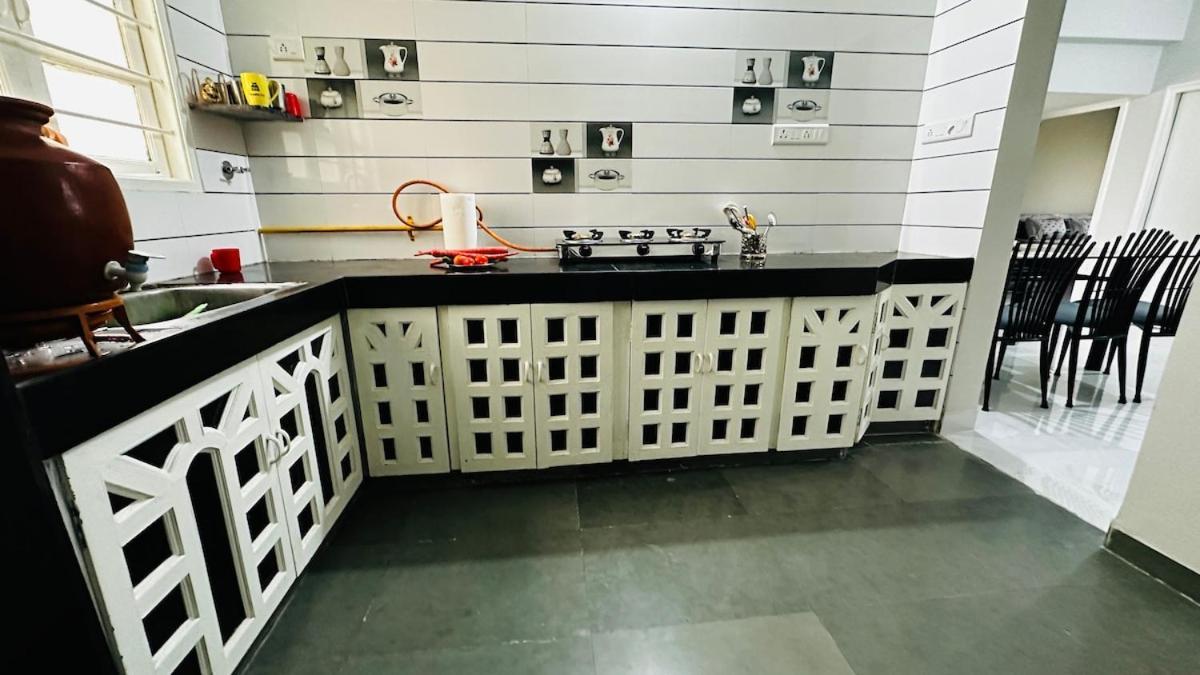 Ac Luxury Appt 2bhk In Satellite Apartment *