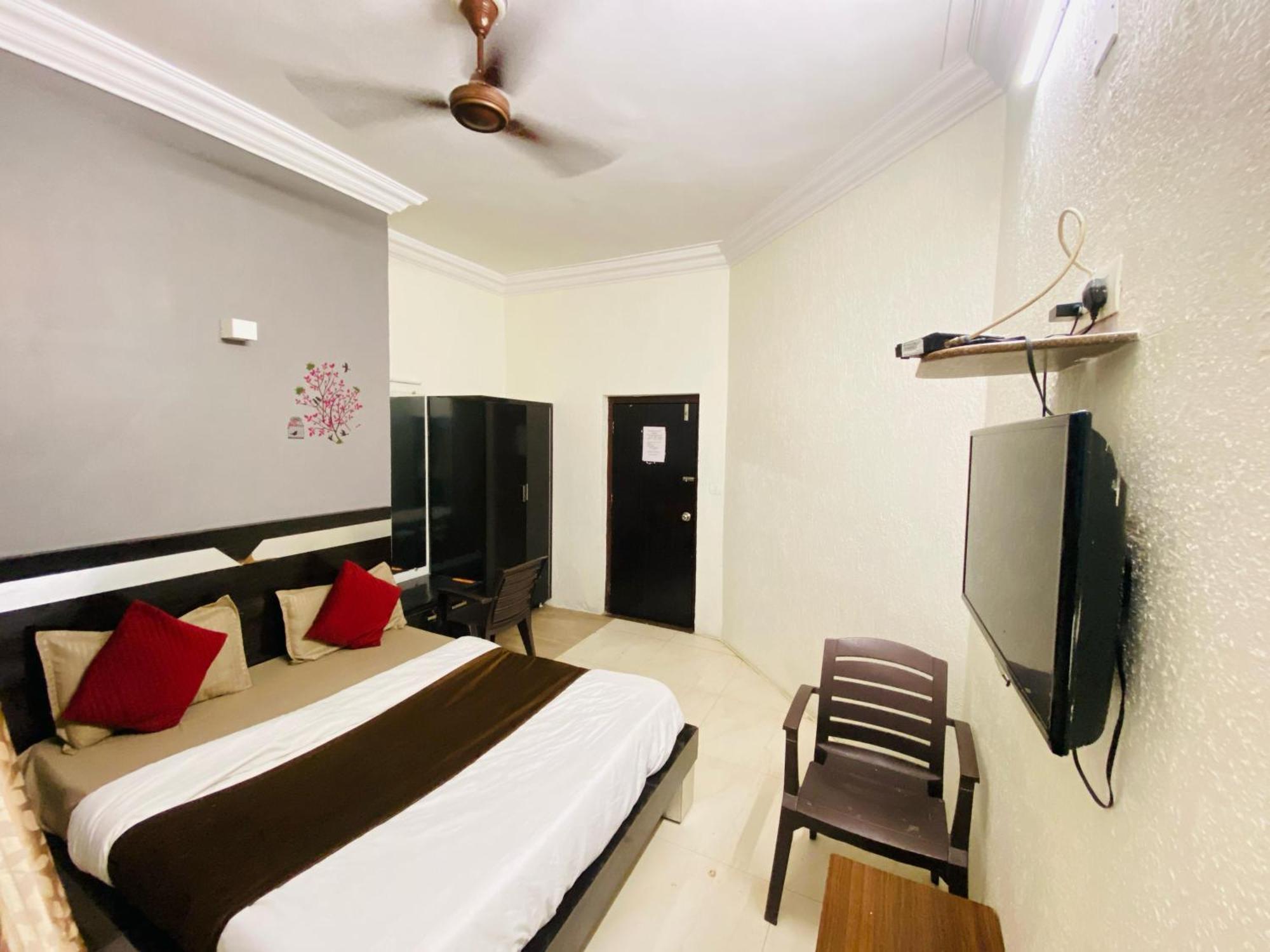 Jasmine Paldi Hotel