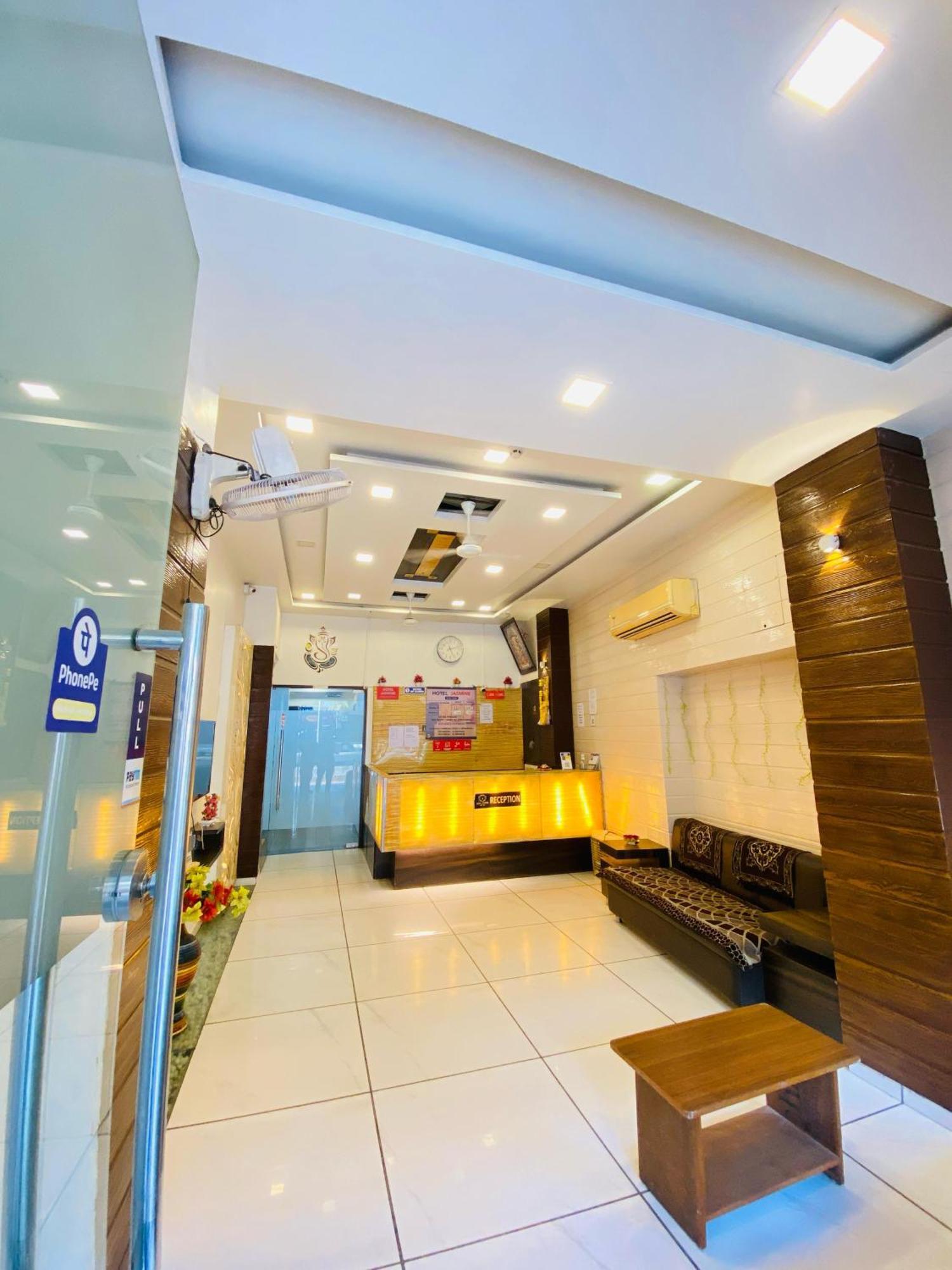 Jasmine Paldi Hotel
