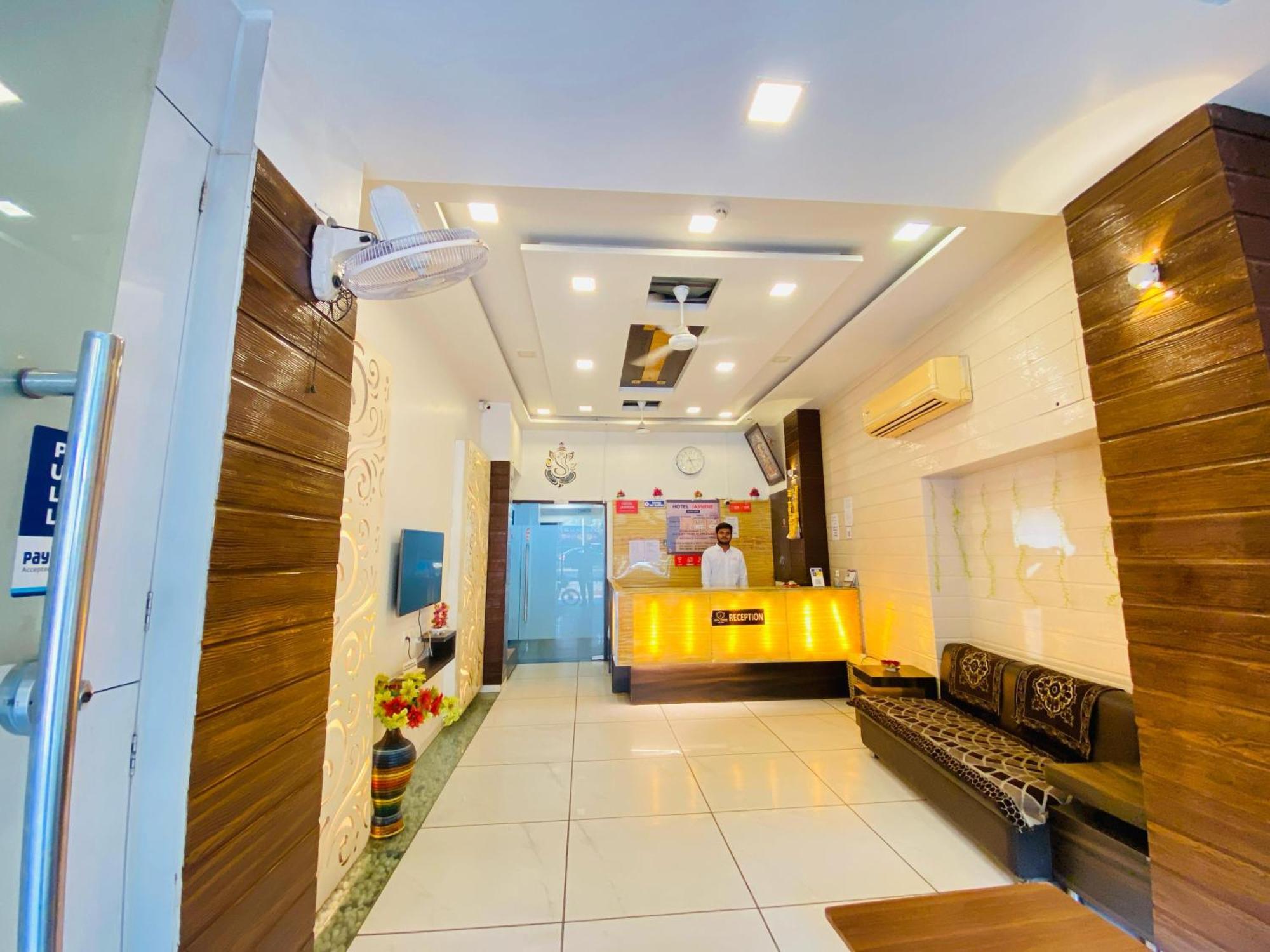 Hotel Jasmine Paldi 3*