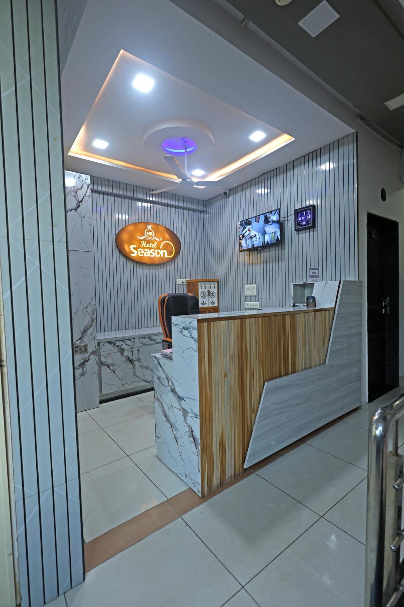 Season Hotel *
