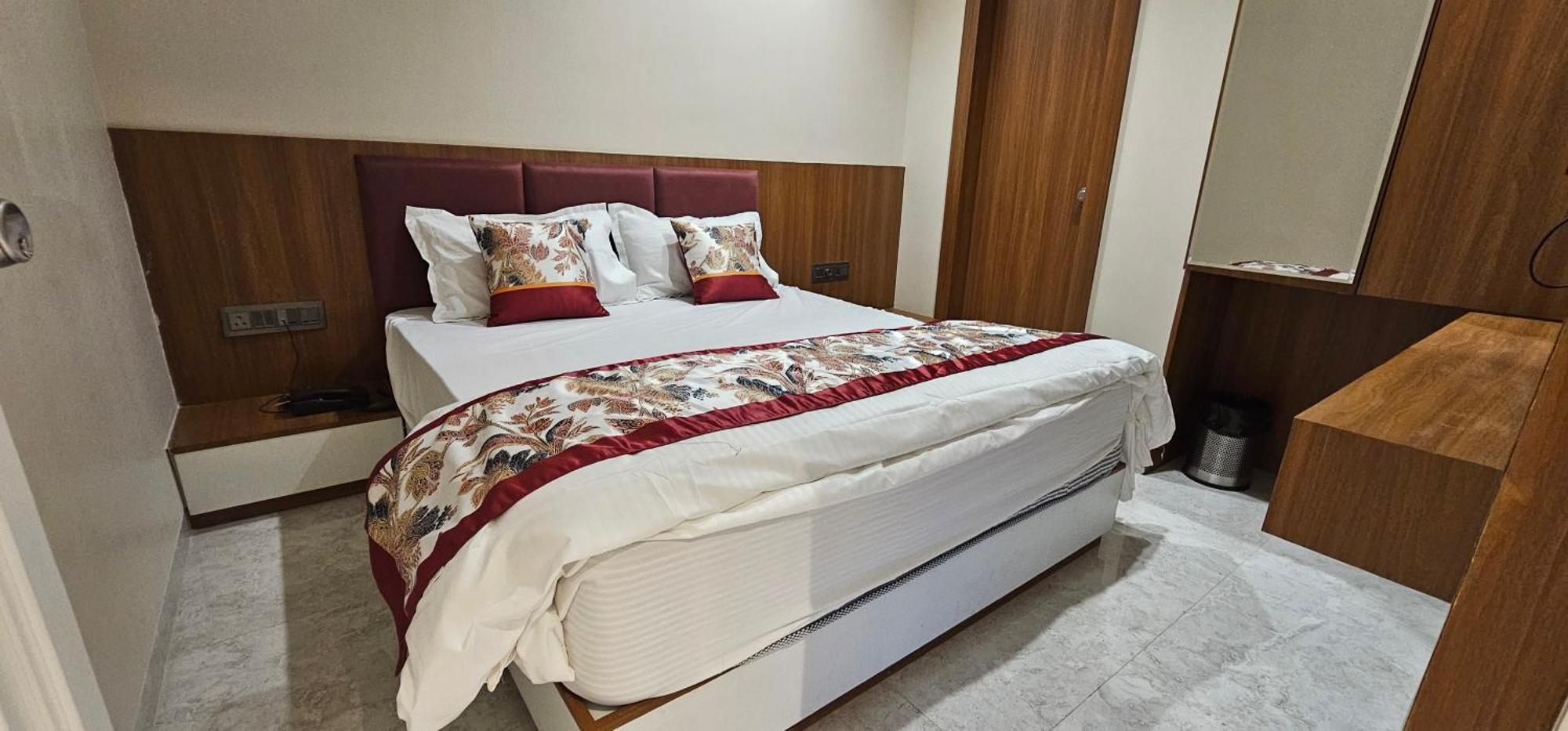 Nexus Hotel 3*