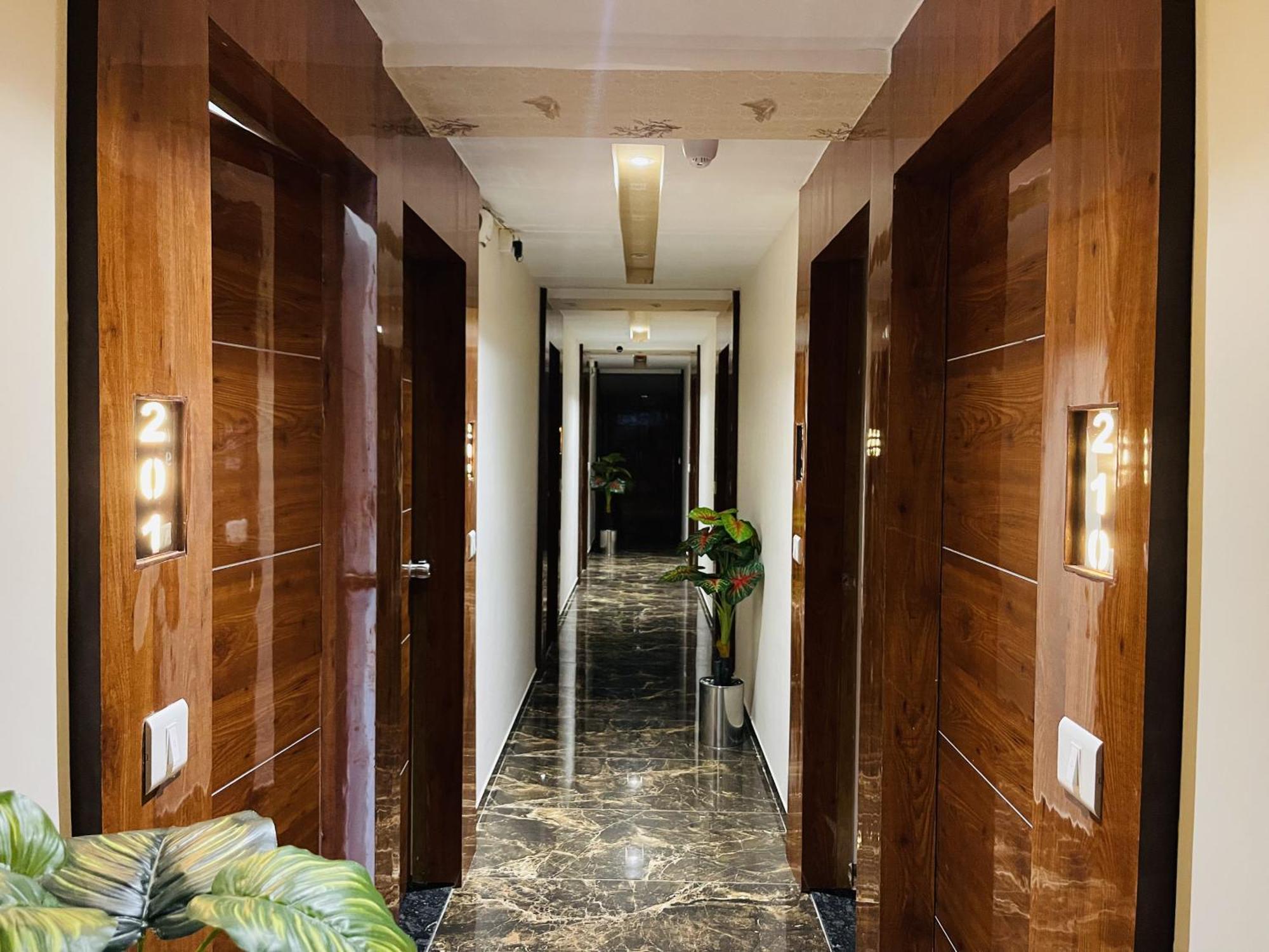 Avenue Hotel 2*